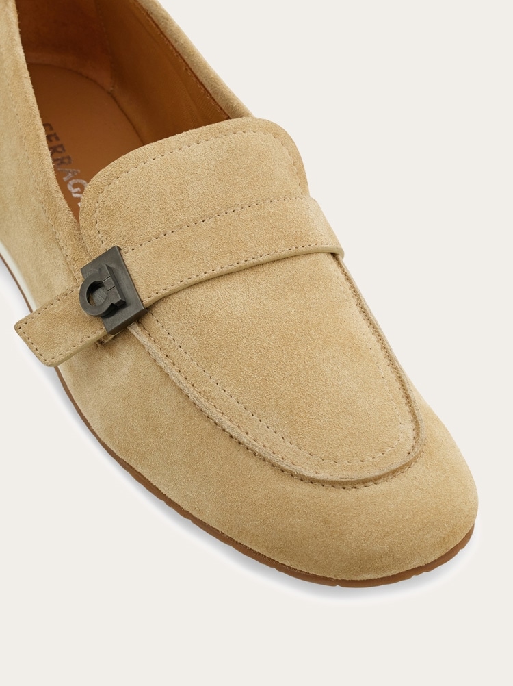 Hug buckle loafer Gallery image 6