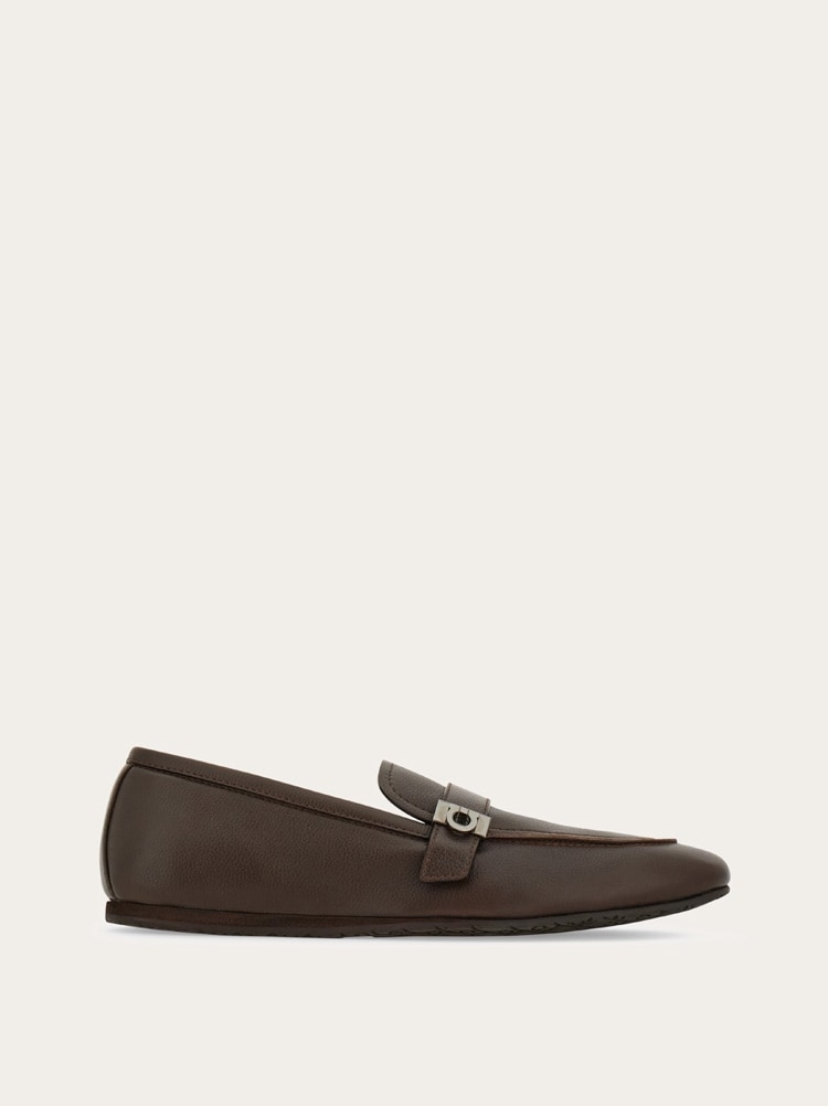Hug buckle loafer Gallery image 1