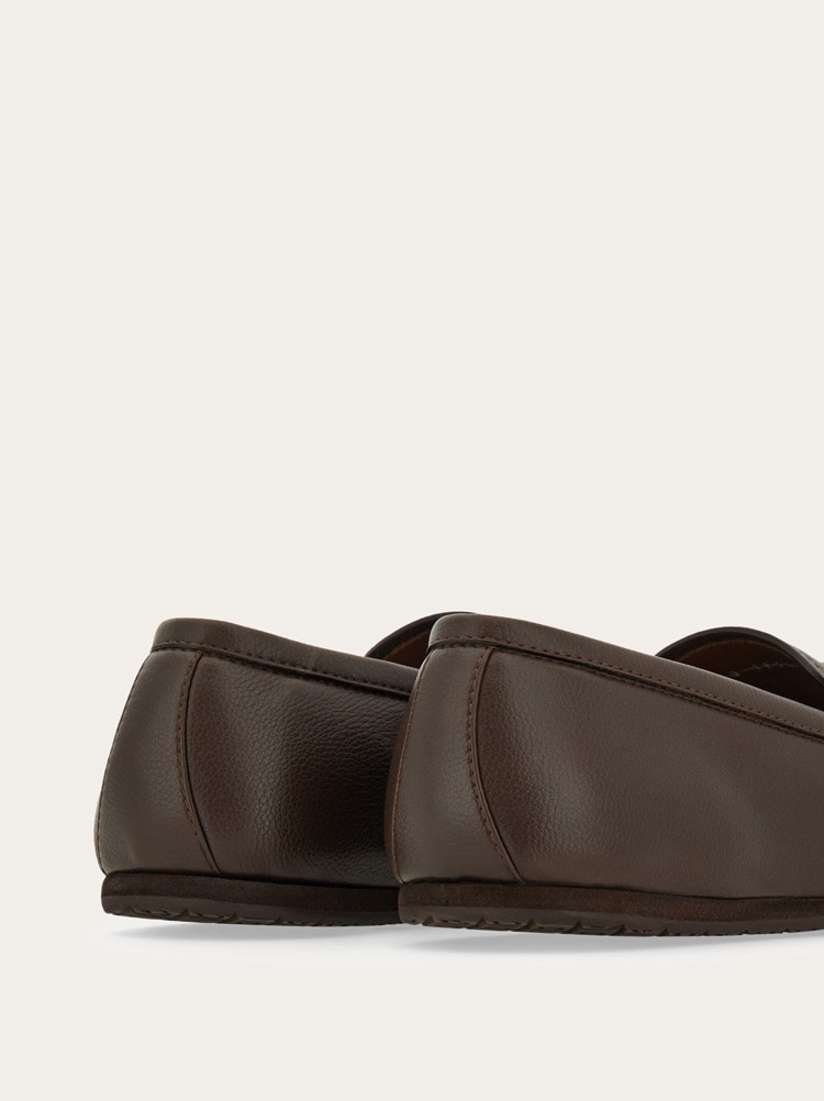 Hug buckle loafer Gallery image 4