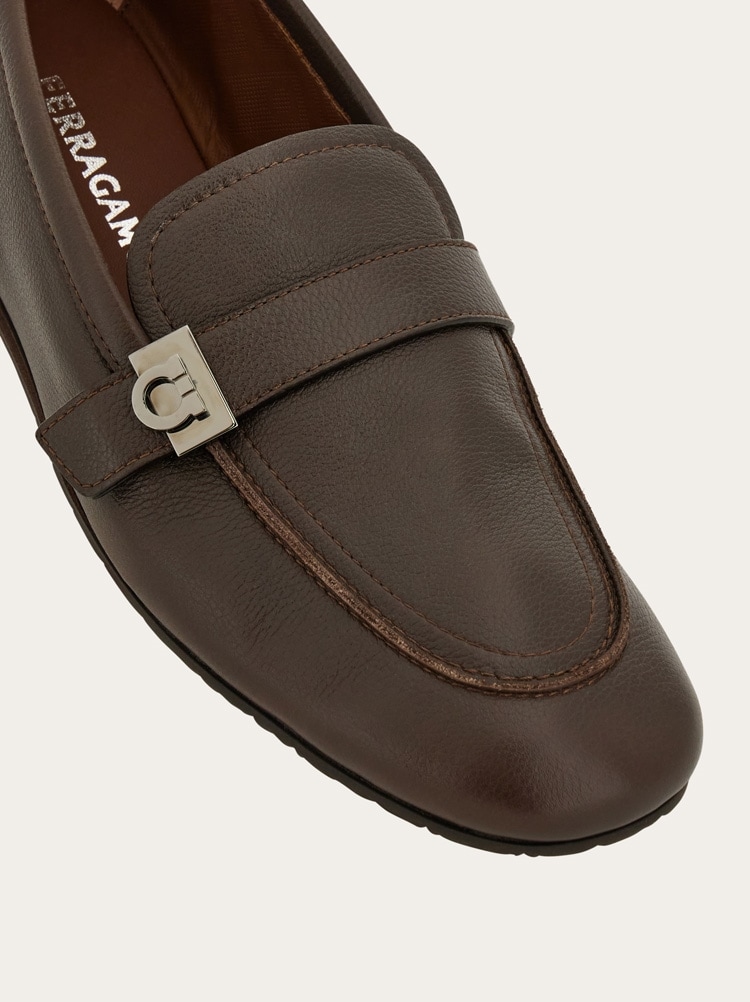 Hug buckle loafer Gallery image 6
