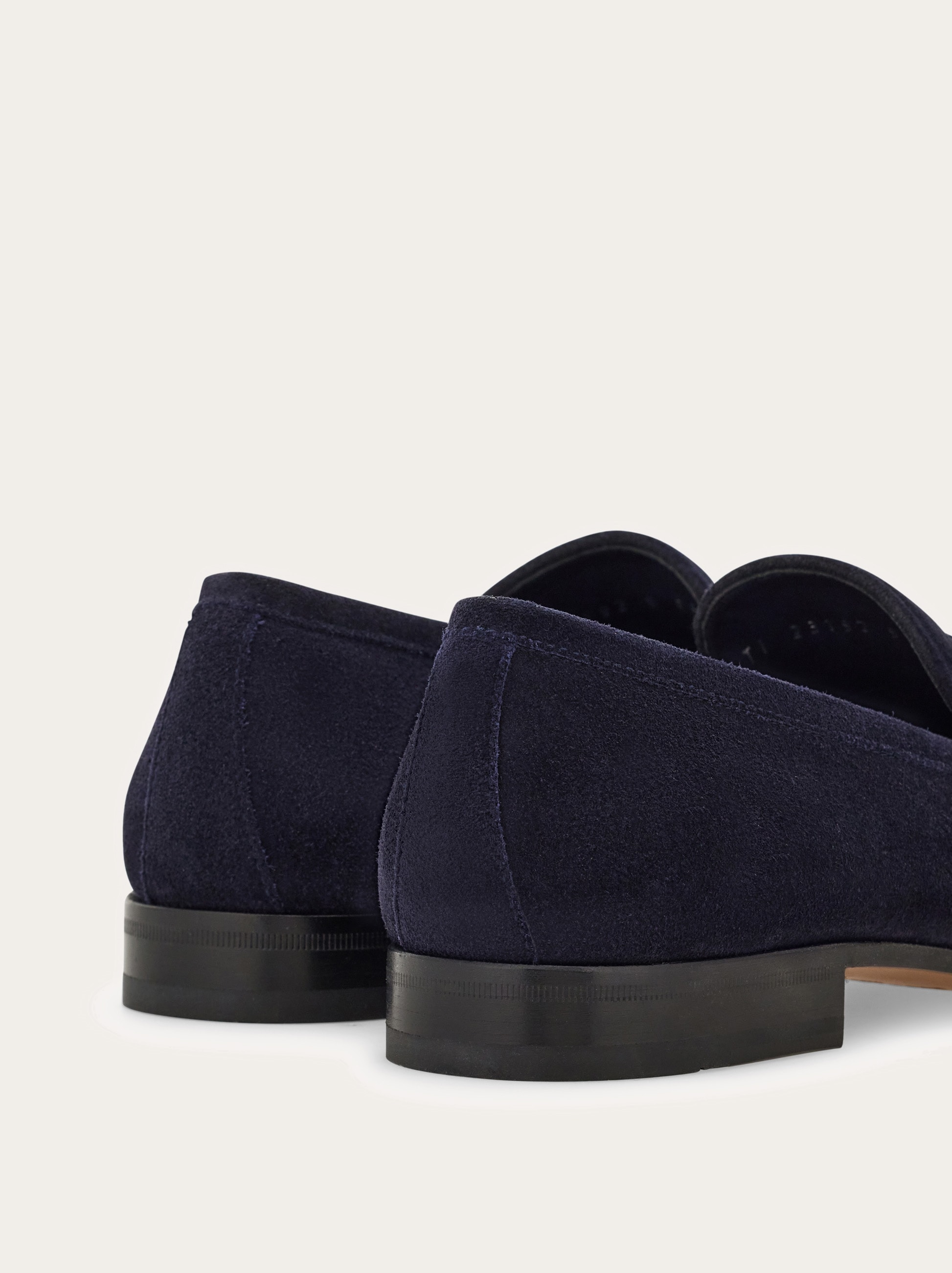 Salvatore Ferragamo ネイビー ローファー Gancini buckle loafer - Men | Ferragamo