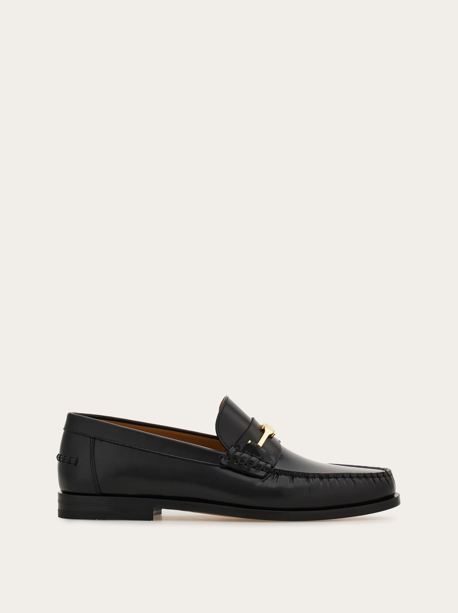 Salvatore Ferragamo アイボリー ローファー New Vara plate loafer - Women | Ferragamo