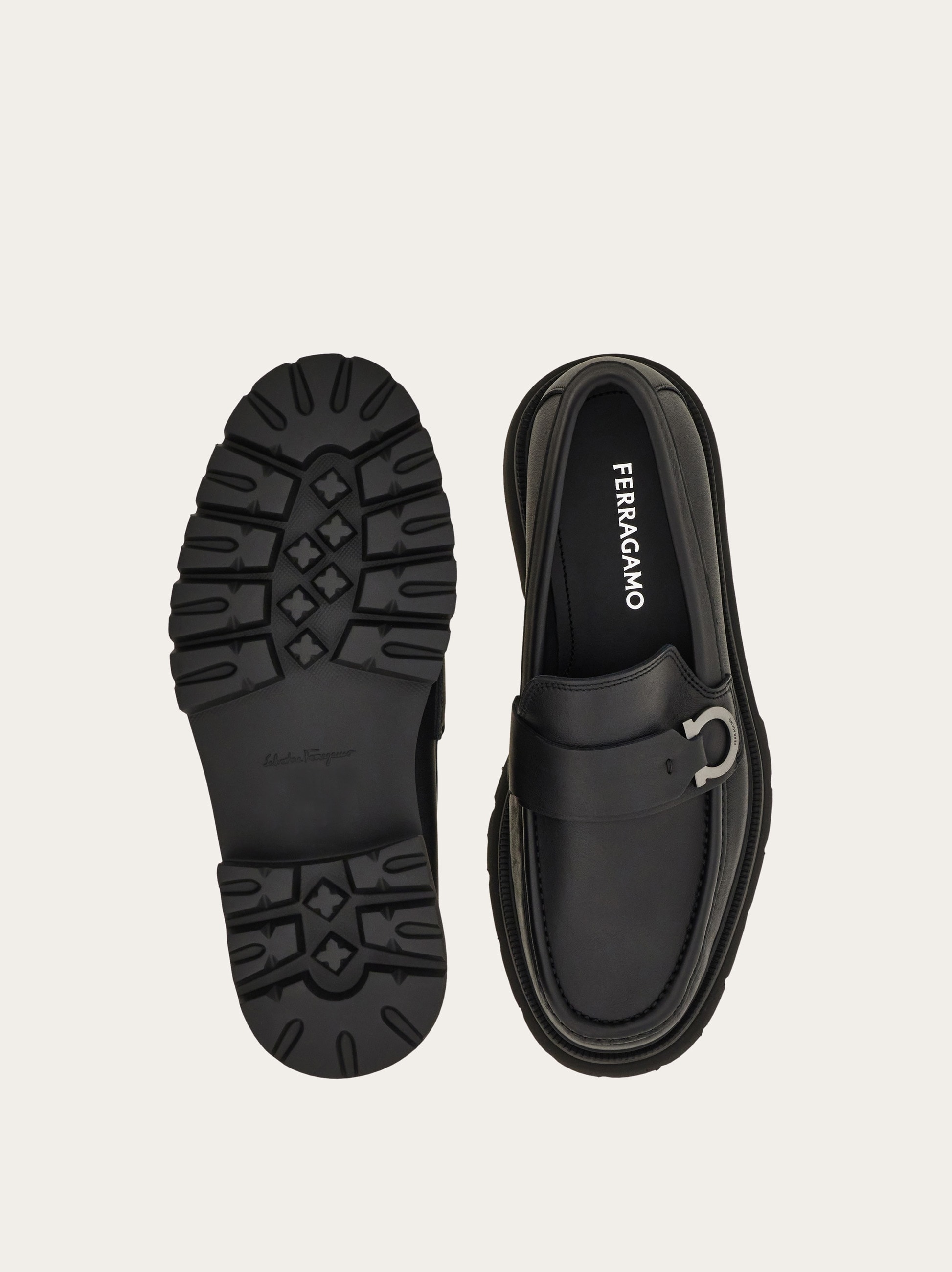 【新品】Salvatore Ferragamo レザー ローファー パンプス Loafer with Gancini buckle - Men | Ferragamo