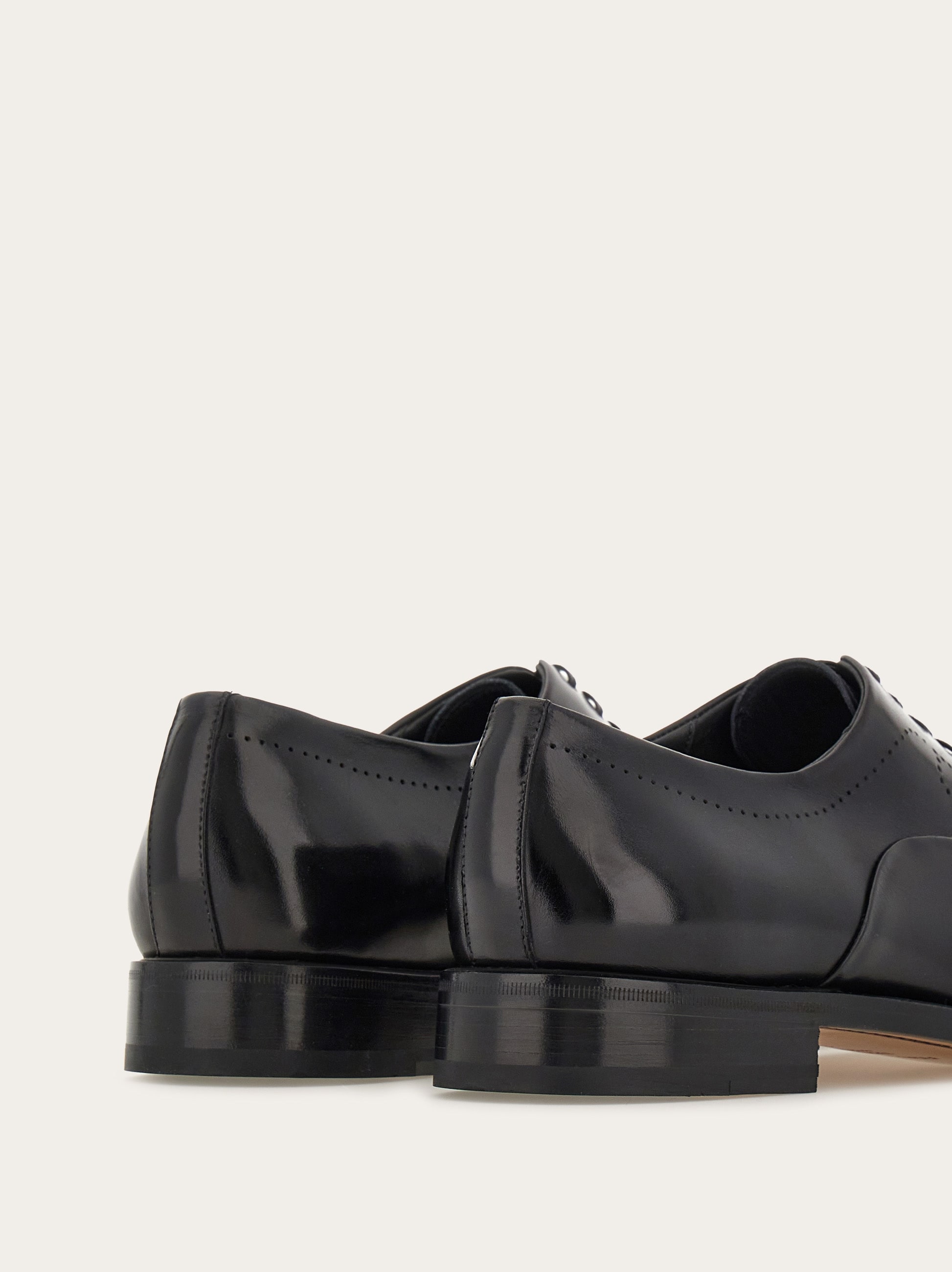 Tramezza Oxford with toe cap - Men | Ferragamo