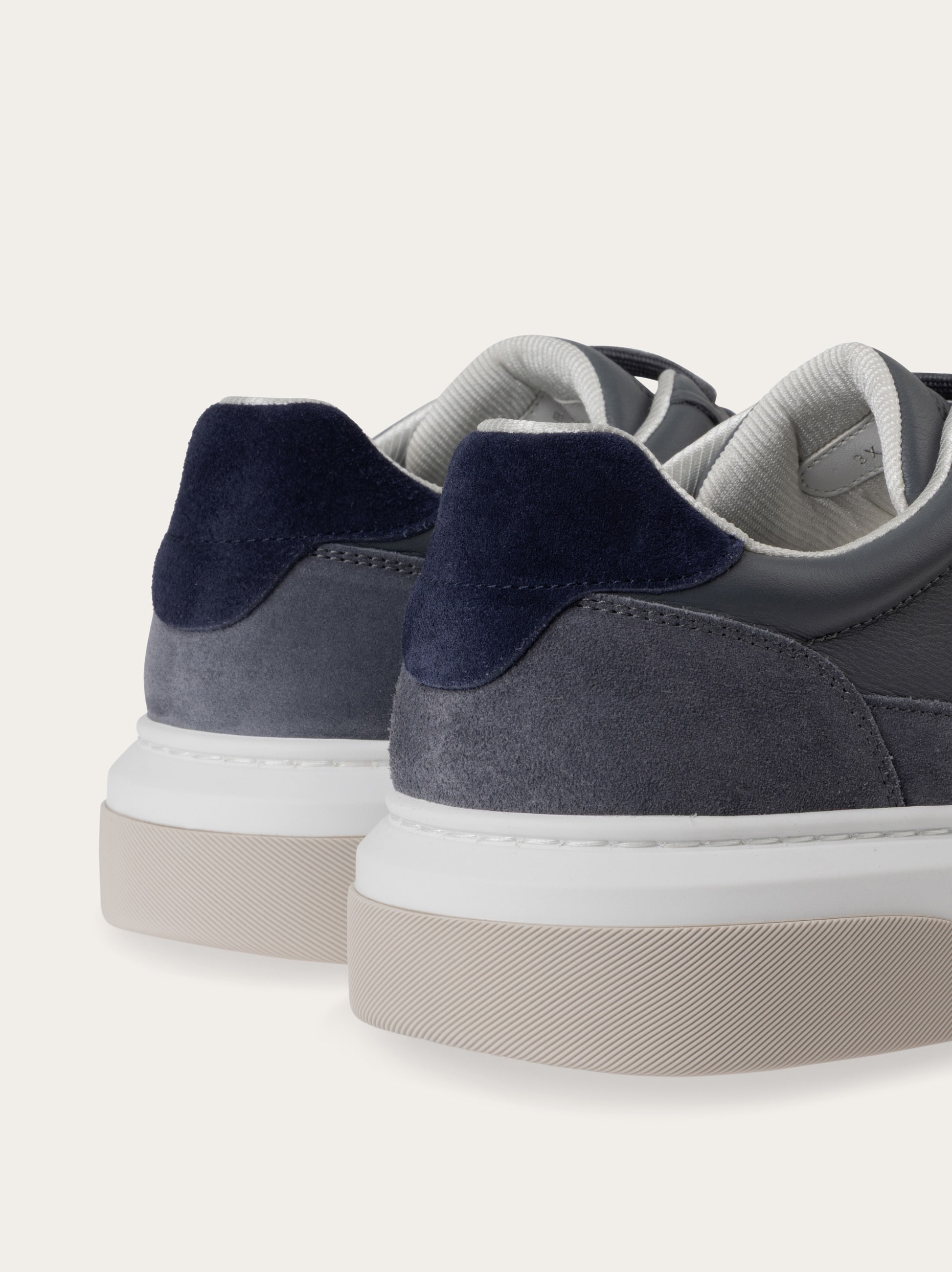 【送料&関税込】Ferragamo gancini Low-top Sneakers Low top sneaker with signature - Men | Ferragamo