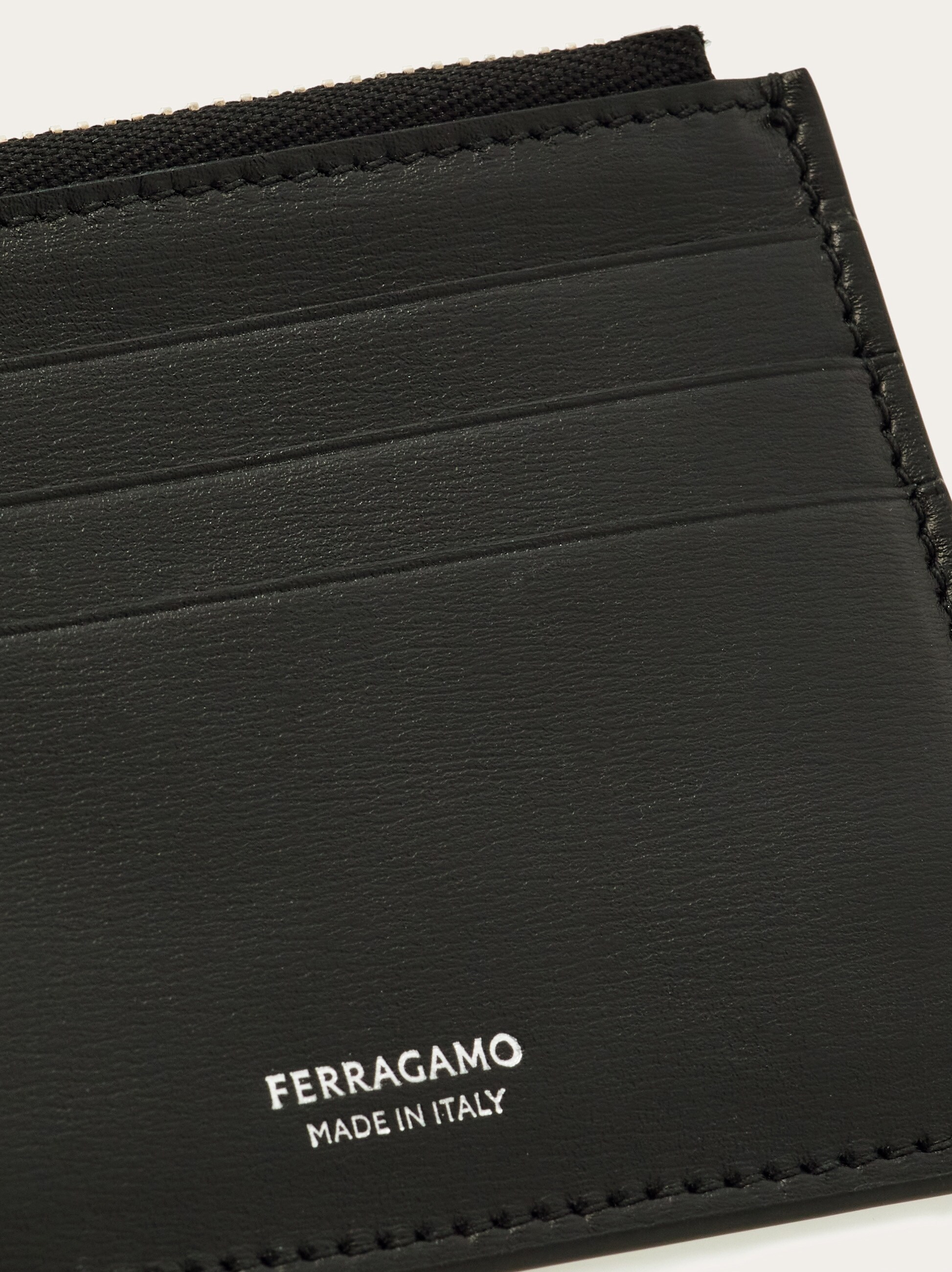 ロゴ カードケース - メンズ | Ferragamo ロゴ カードケース - メンズ | Ferragamo