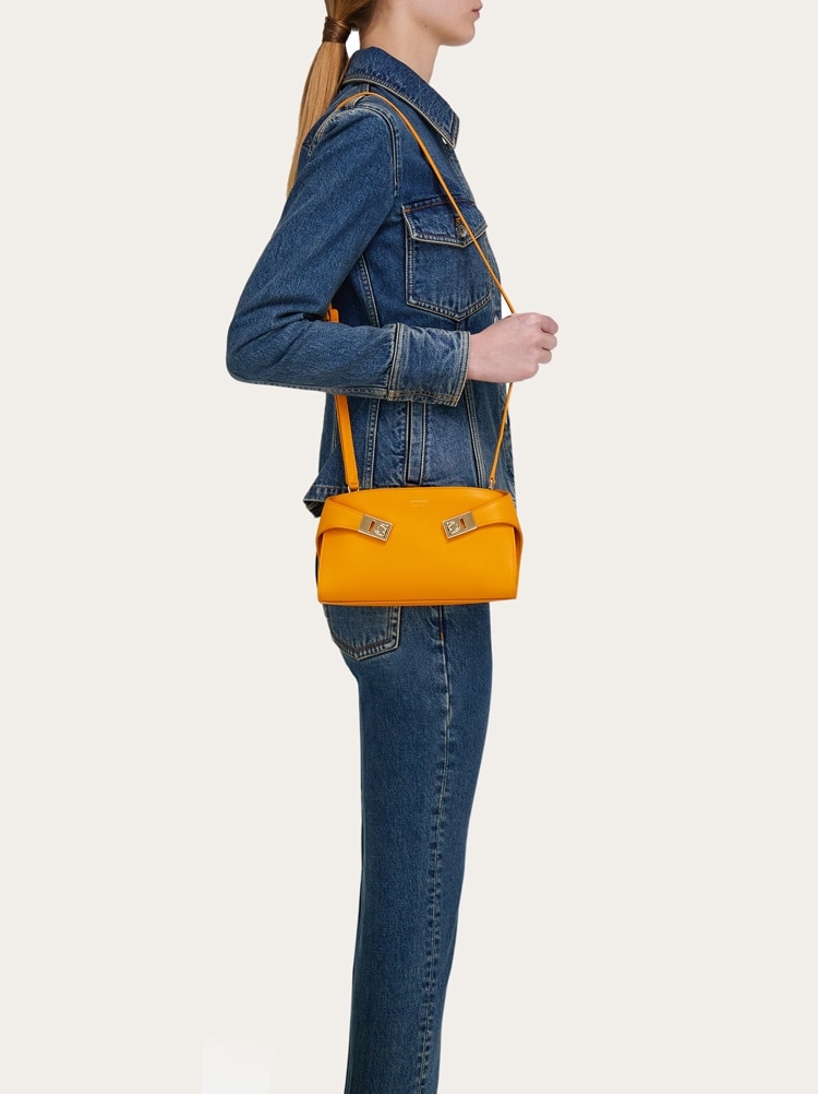 Mini bolso bandolera Hug Gallery image 2