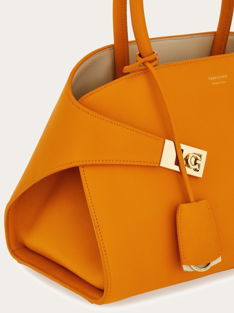 Hug Handtasche (M) Gallery image 8