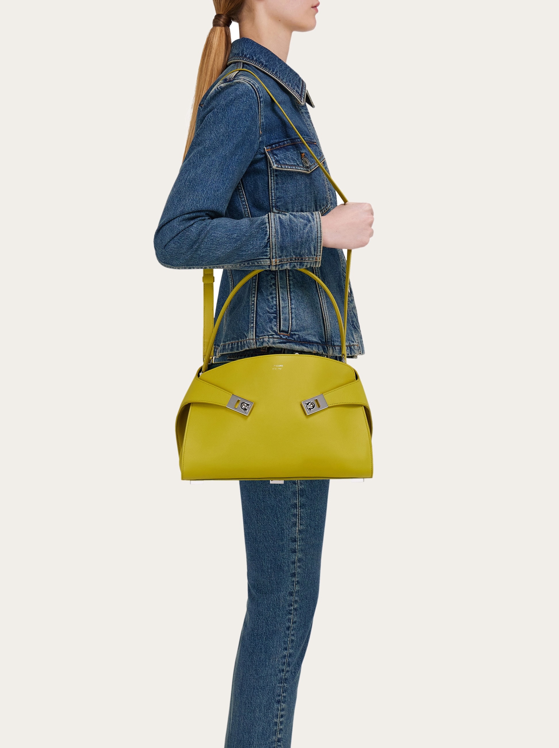 Hug soft bicolor shoulder bag (M) - Women | Ferragamo