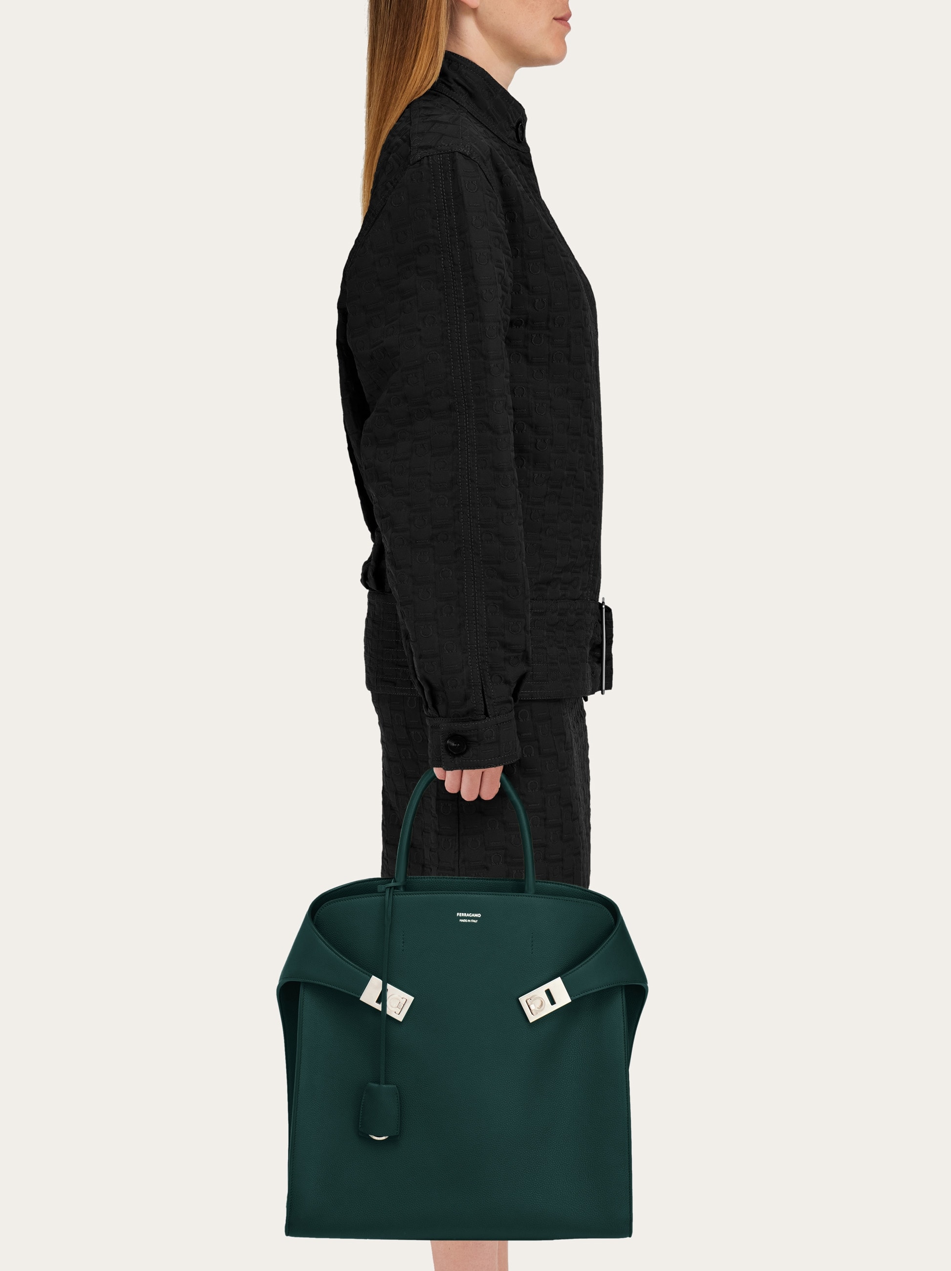 ☆人気【FERRAGAMO】☆ハグトップ ハンドル トートバッグ☆ Hug トートバッグ - メンズ | Ferragamo