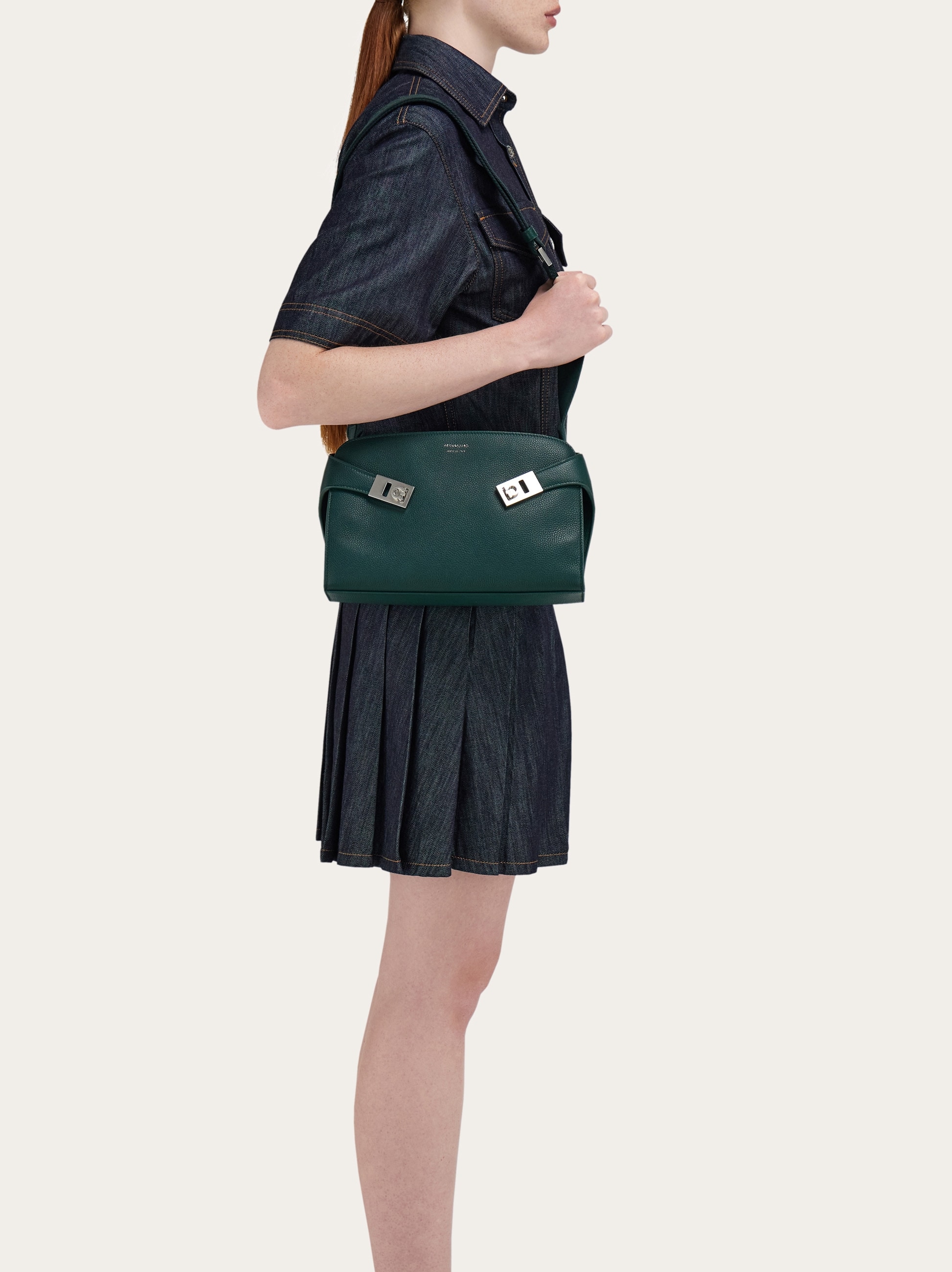 Hug messenger bag - Men | Ferragamo