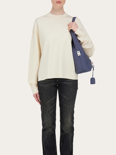 V-shaped hobo bag (M) - Women | Ferragamo
