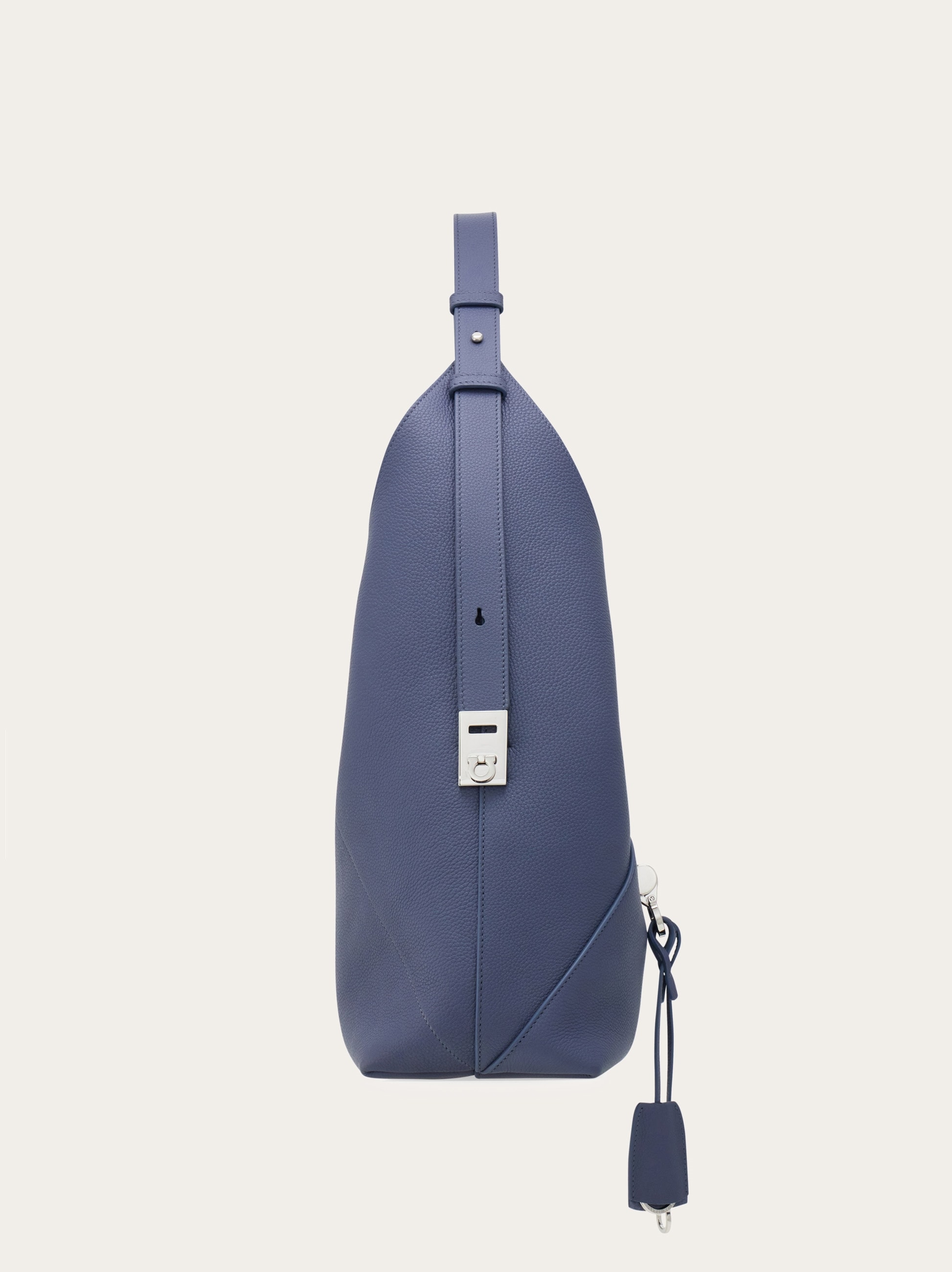 【Ferragamo】V字型ホーボーバッグ V-shaped hobo bag (M) - Women | Ferragamo