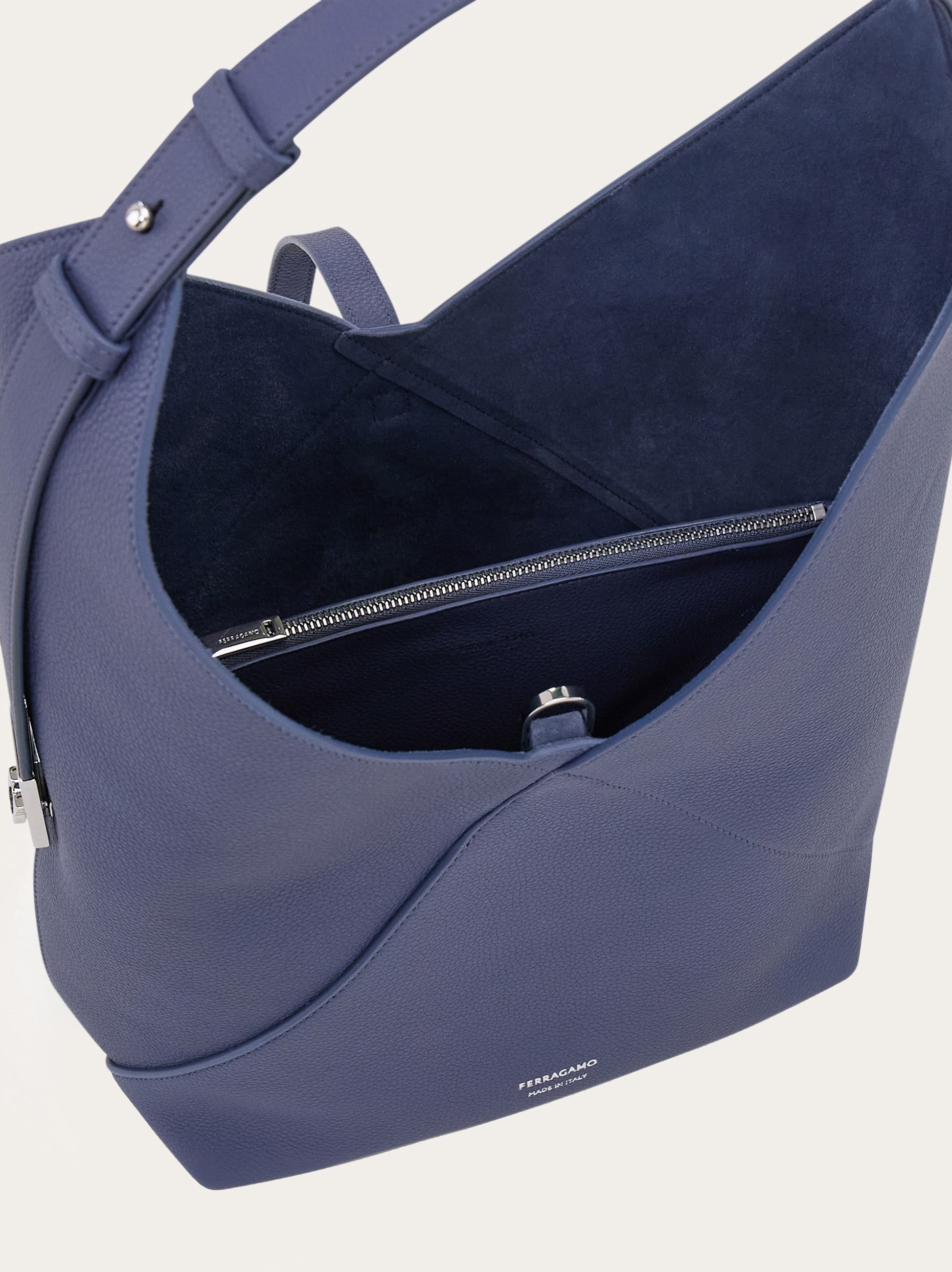 【Ferragamo】V字型ホーボーバッグ ホーボーバッグ(S) - ウィメンズ | Ferragamo