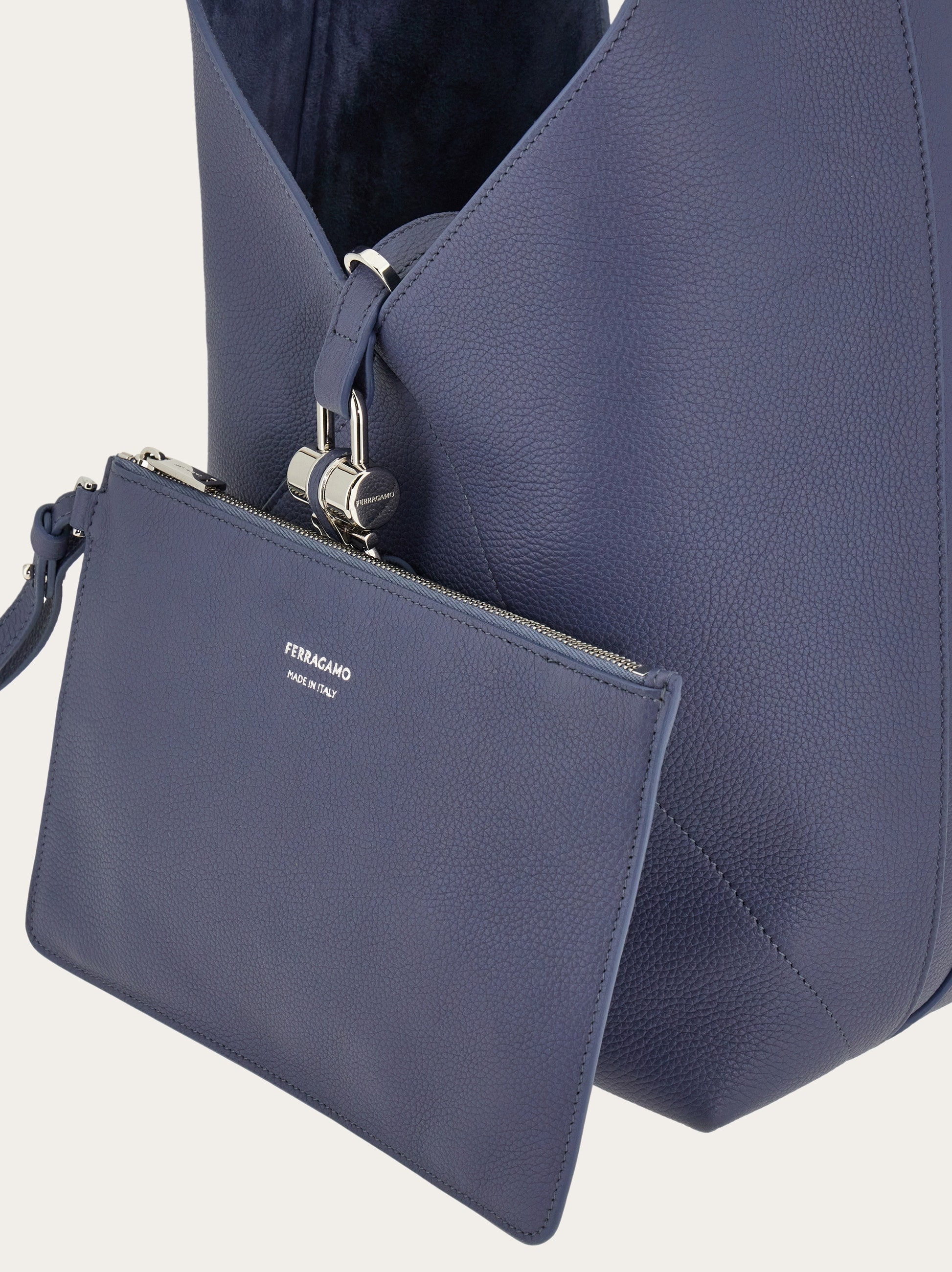 【Ferragamo】V字型ホーボーバッグ V-shaped hobo bag (M) - Women | Ferragamo
