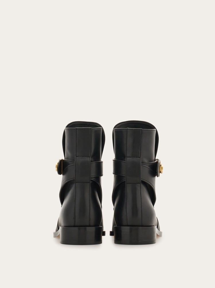 Hug buckle ankle boot Gallery image 5