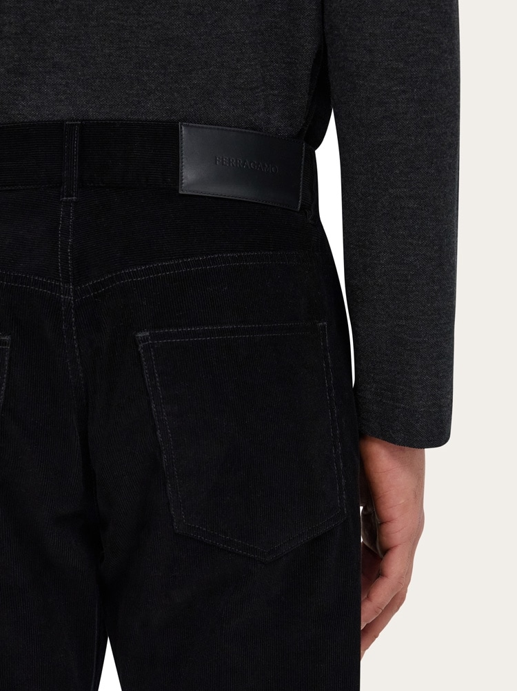Pantalone in velluto millerighe Gallery image 6
