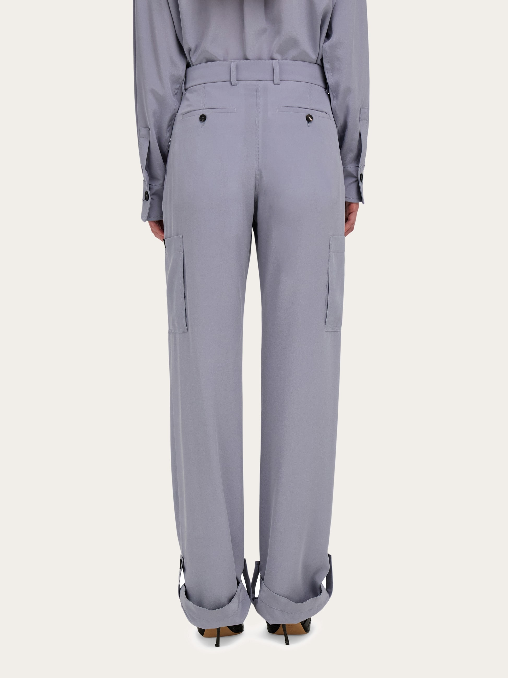 【関税込み】FERRAGAMO CARGO PANTS Silk cargo trouser - Women | Ferragamo