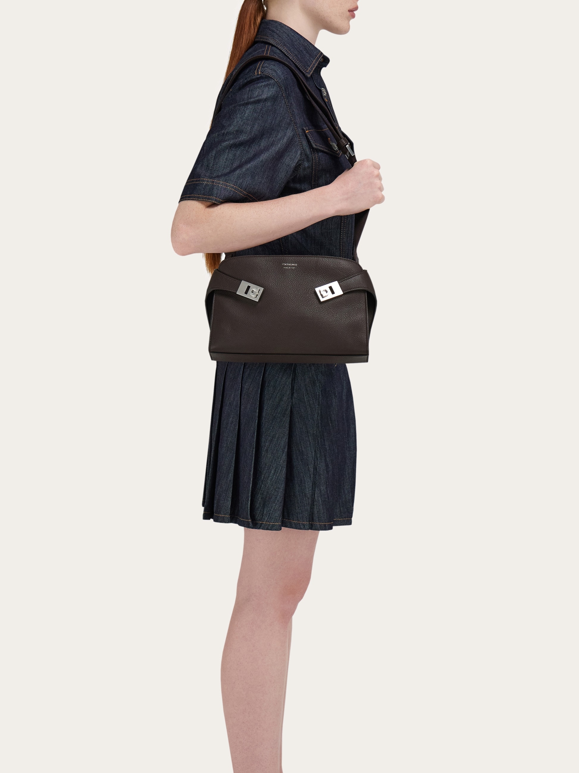 【FERRAGAMO】HUG MESSENGER BAG Hug messenger bag - Women | Ferragamo
