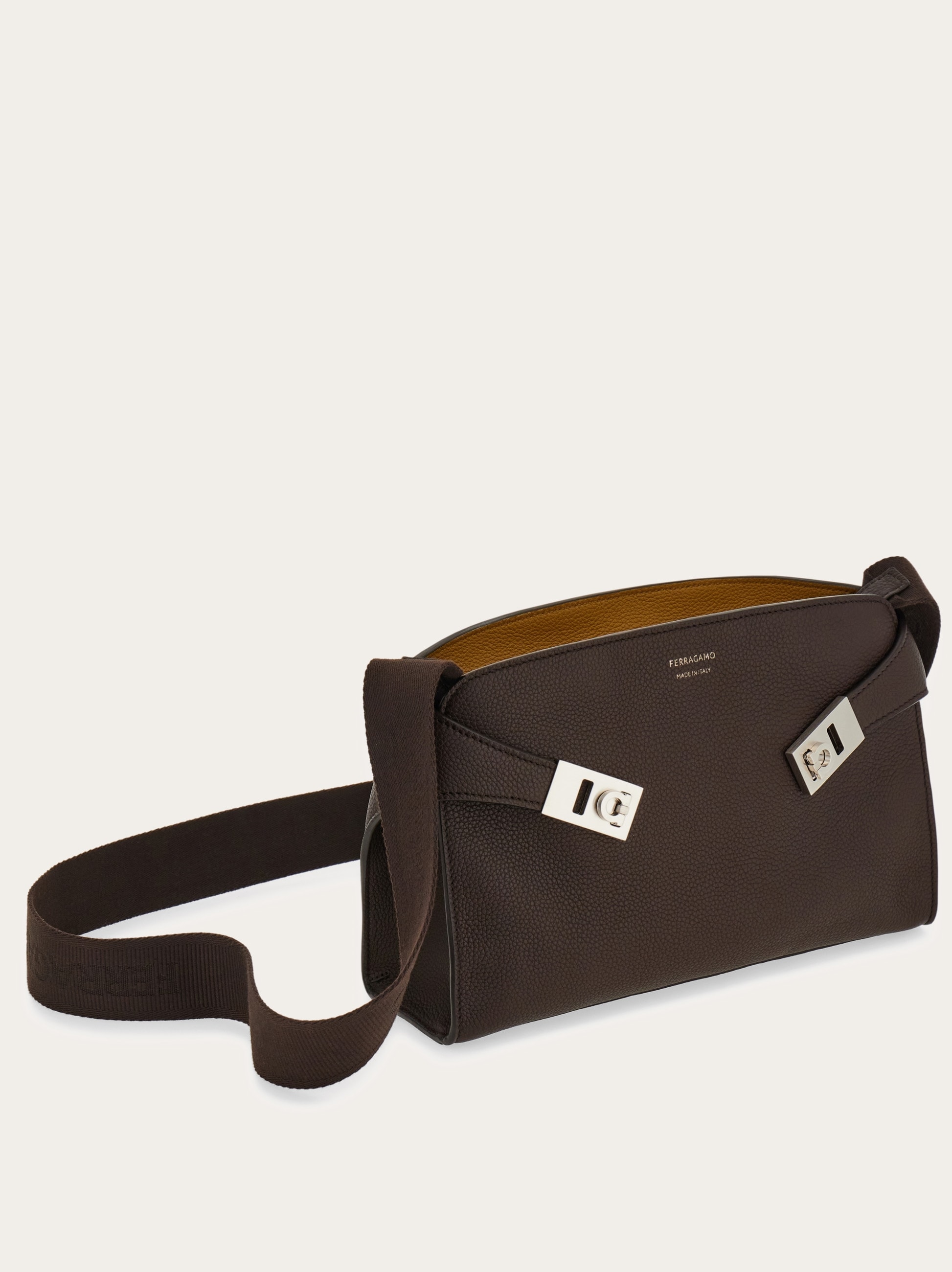 Ferragamo正規品/関税送料込み Hug Messenger Bag Hug messenger bag - Men | Ferragamo