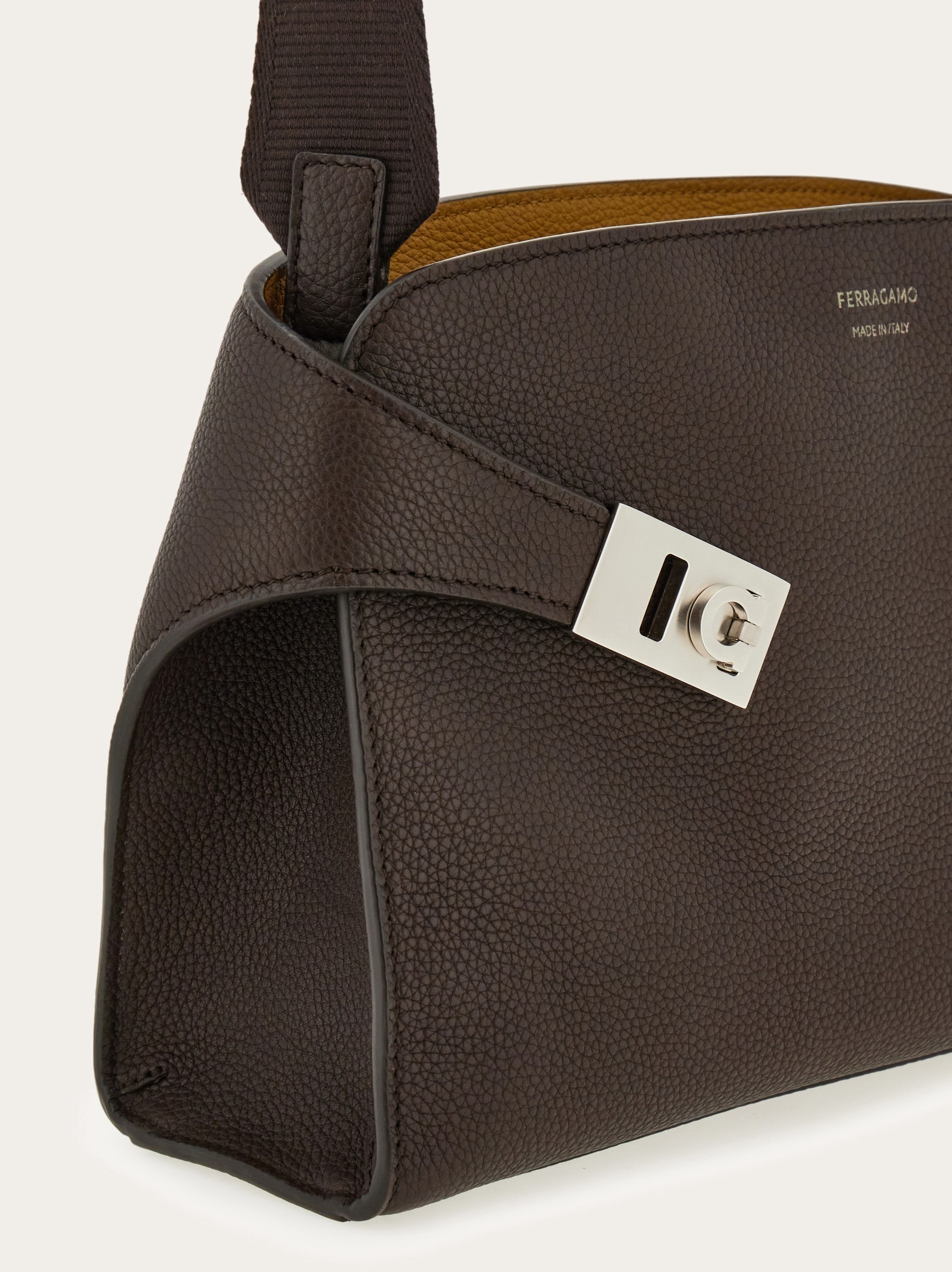 Hug messenger bag - Men | Ferragamo
