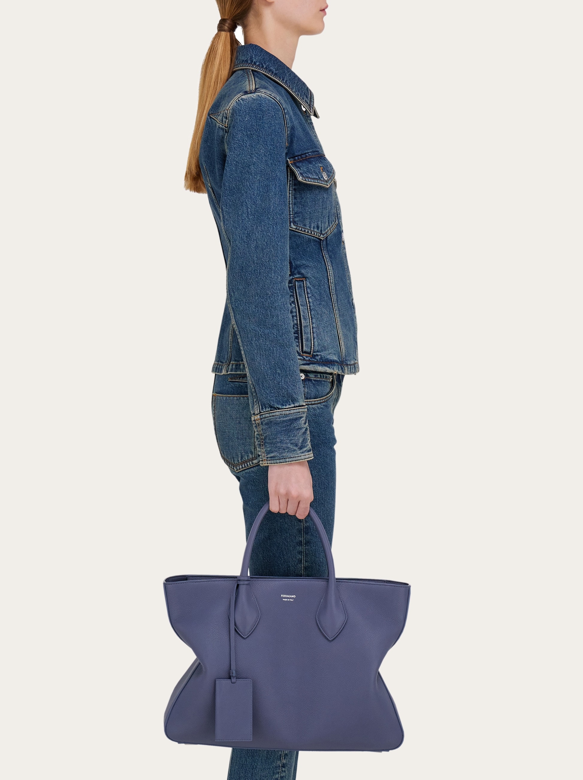 Salvatore Ferragamo｜TOTEBAGS (214969 765629) East-West tote bag (XL) - Women | Ferragamo