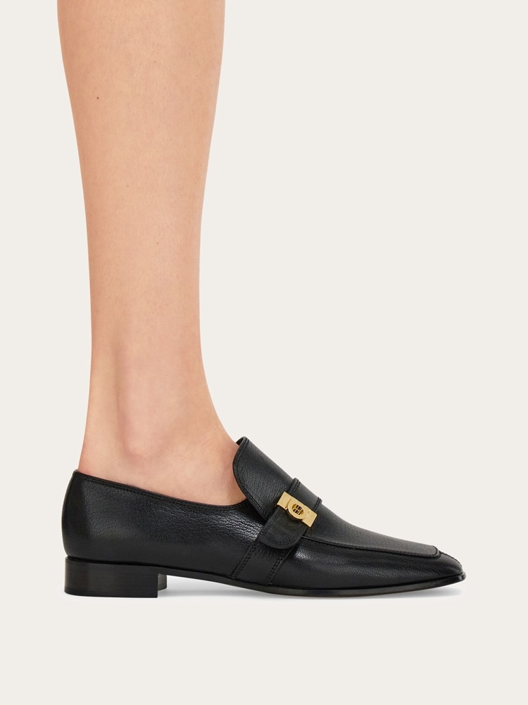 Ferragamo ベージュ ローファー バッジ付きヒール Ferragamo ベージュ ローファー バッジ付きヒール 楽天市場】【7