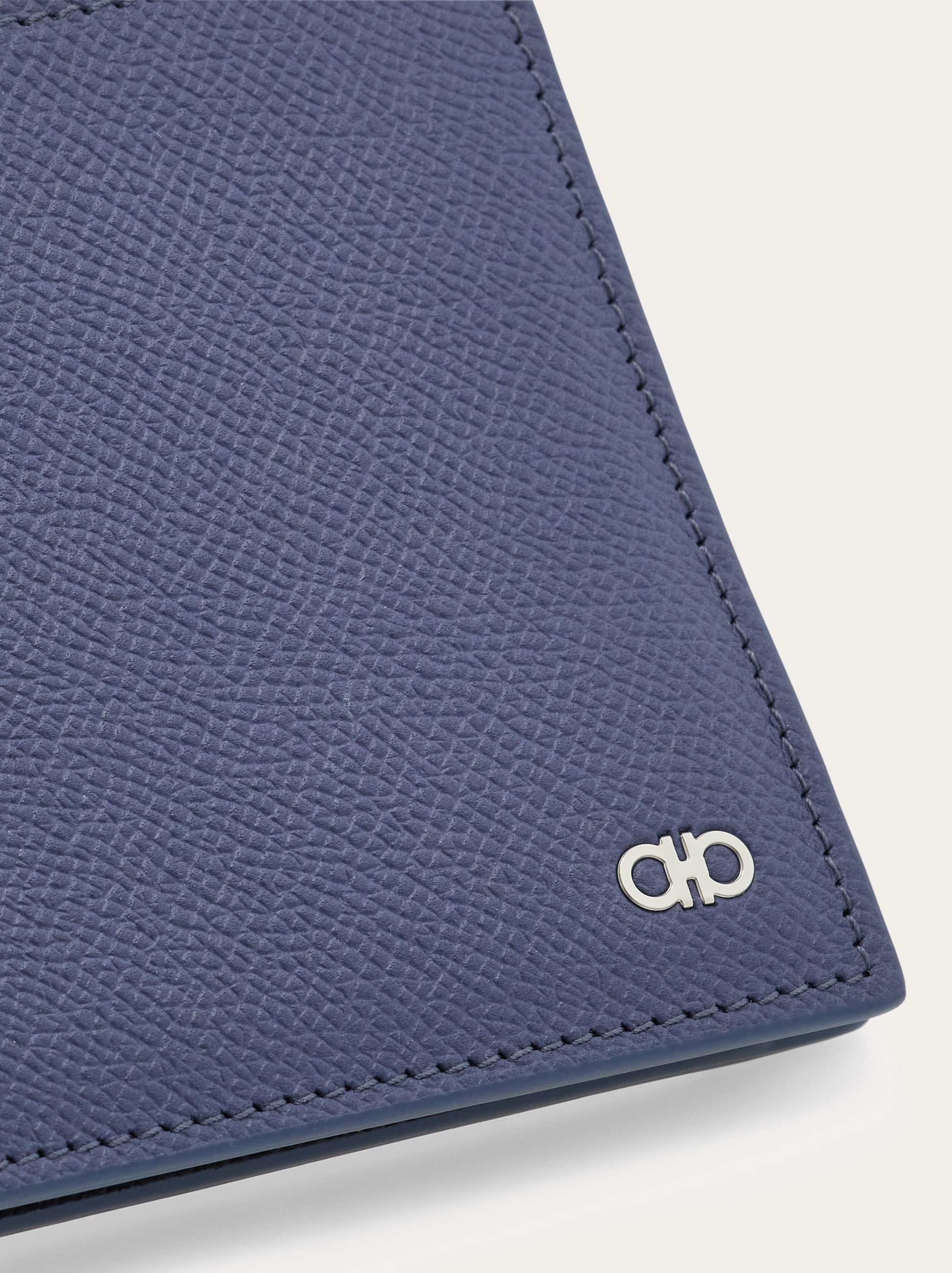 小物 Ferragamo Gancini Leather Bifold Wallet Gancini wallet - Men | Ferragamo
