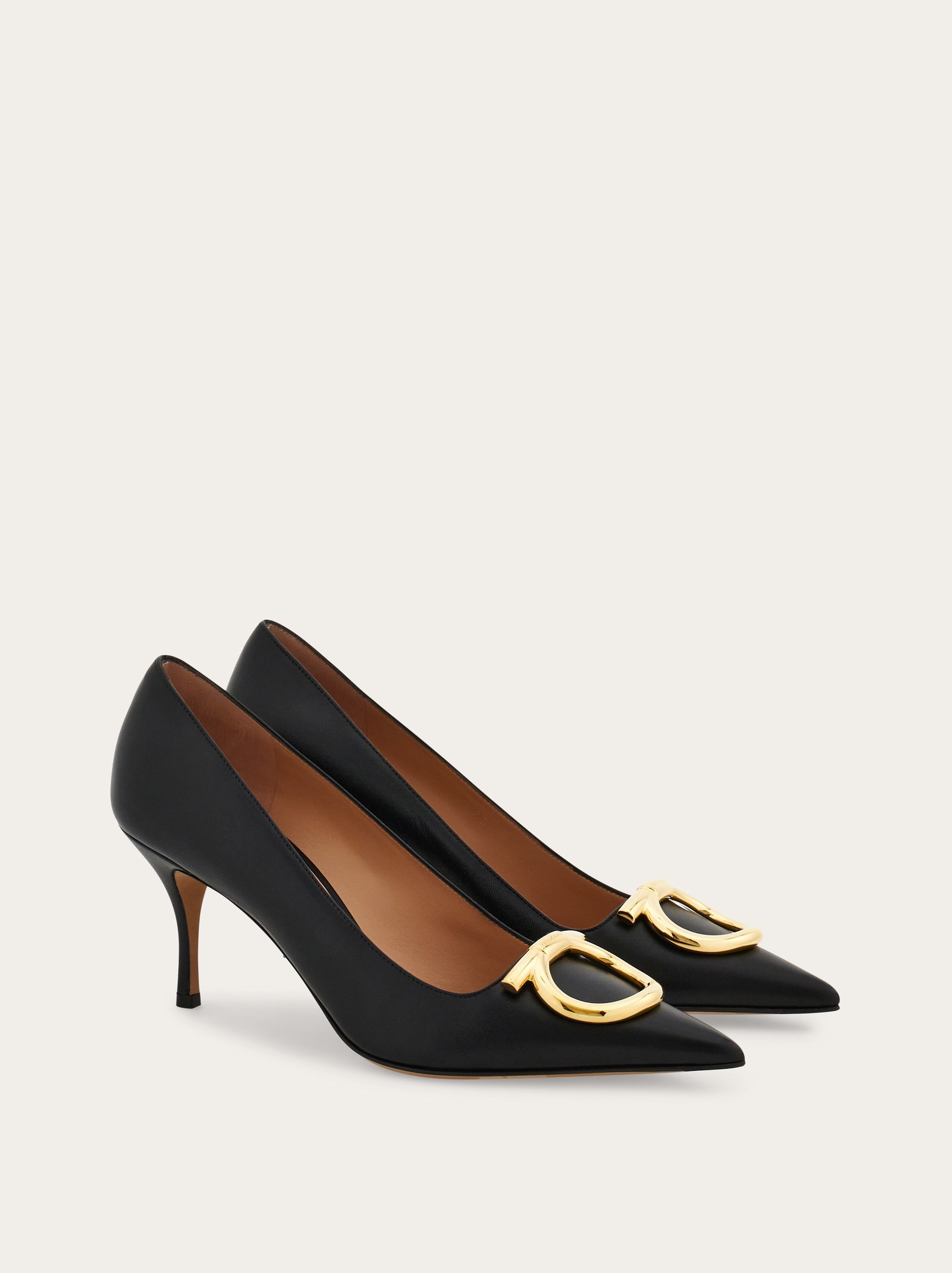 【FERRAGAMO】GANCINI PUMPS Pump with Gancini ornament - Women | Ferragamo