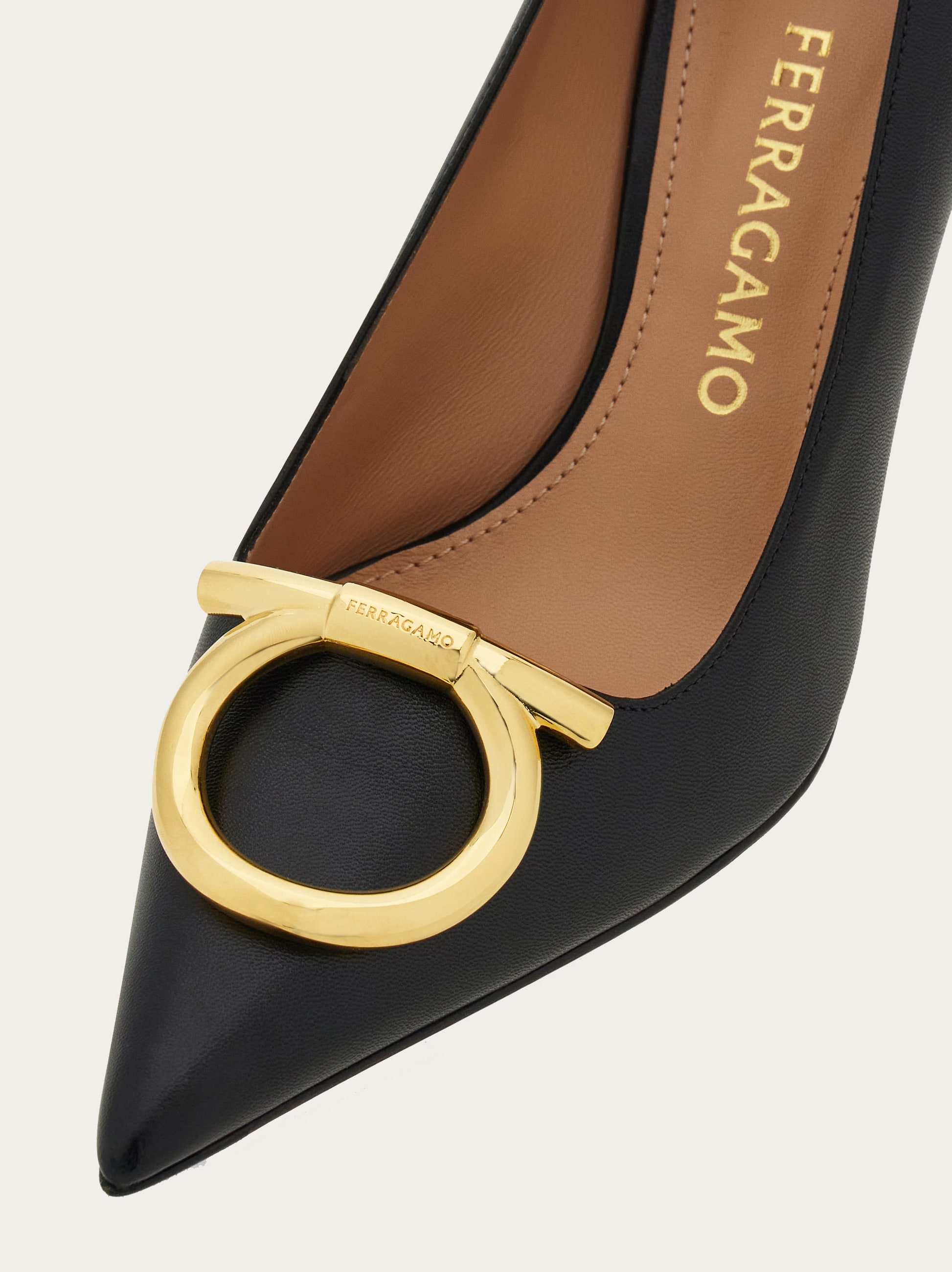 パンプス FERRAGAMO DECOLLETE WITH GANCINI DETAIL Salvatore Ferragamo Ferragamo Women's Décolleté With Gancini
