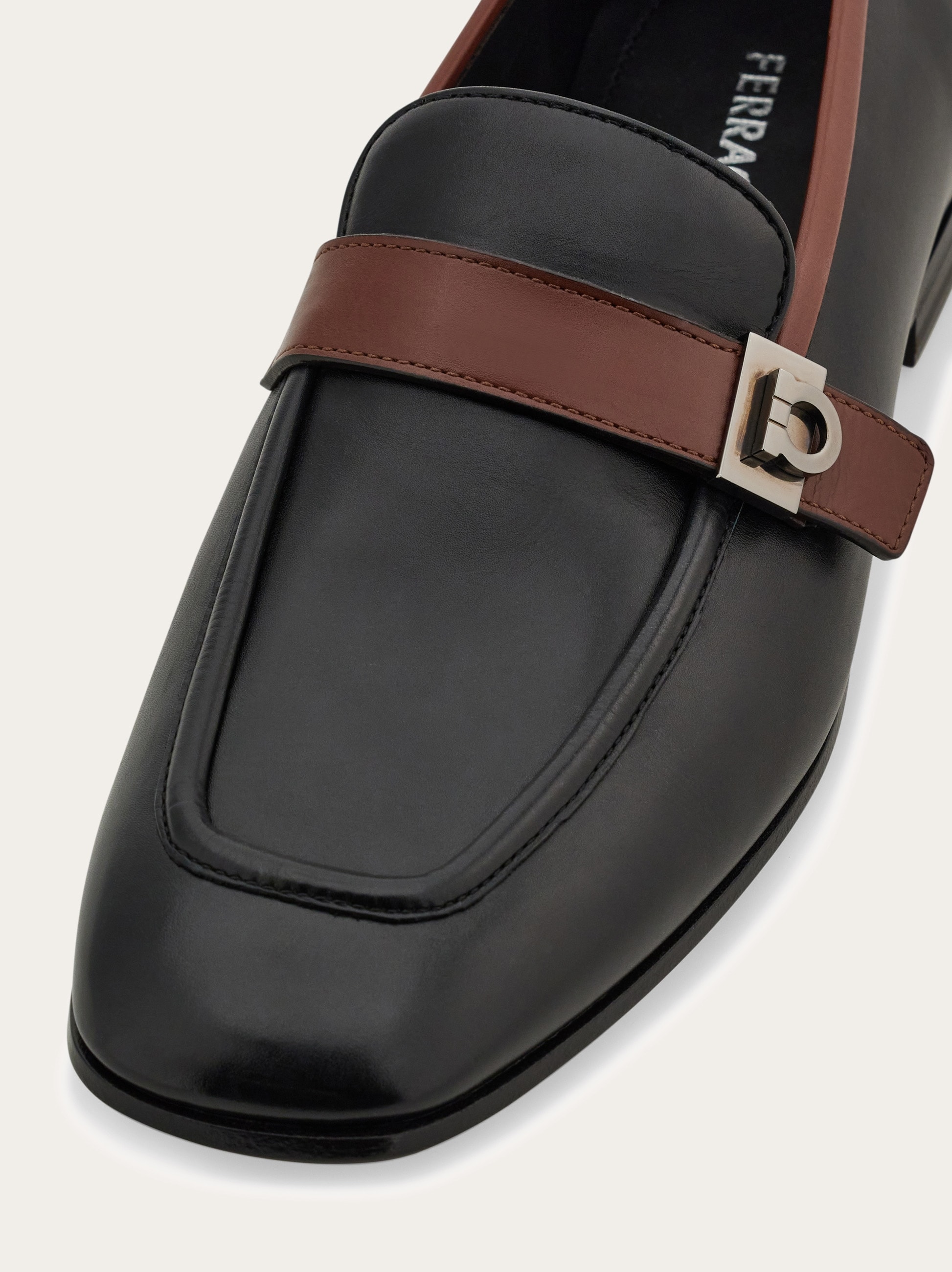 Salvatore Ferragamo カフス Moccasin with Gancini reversible ornament - Men | Ferragamo