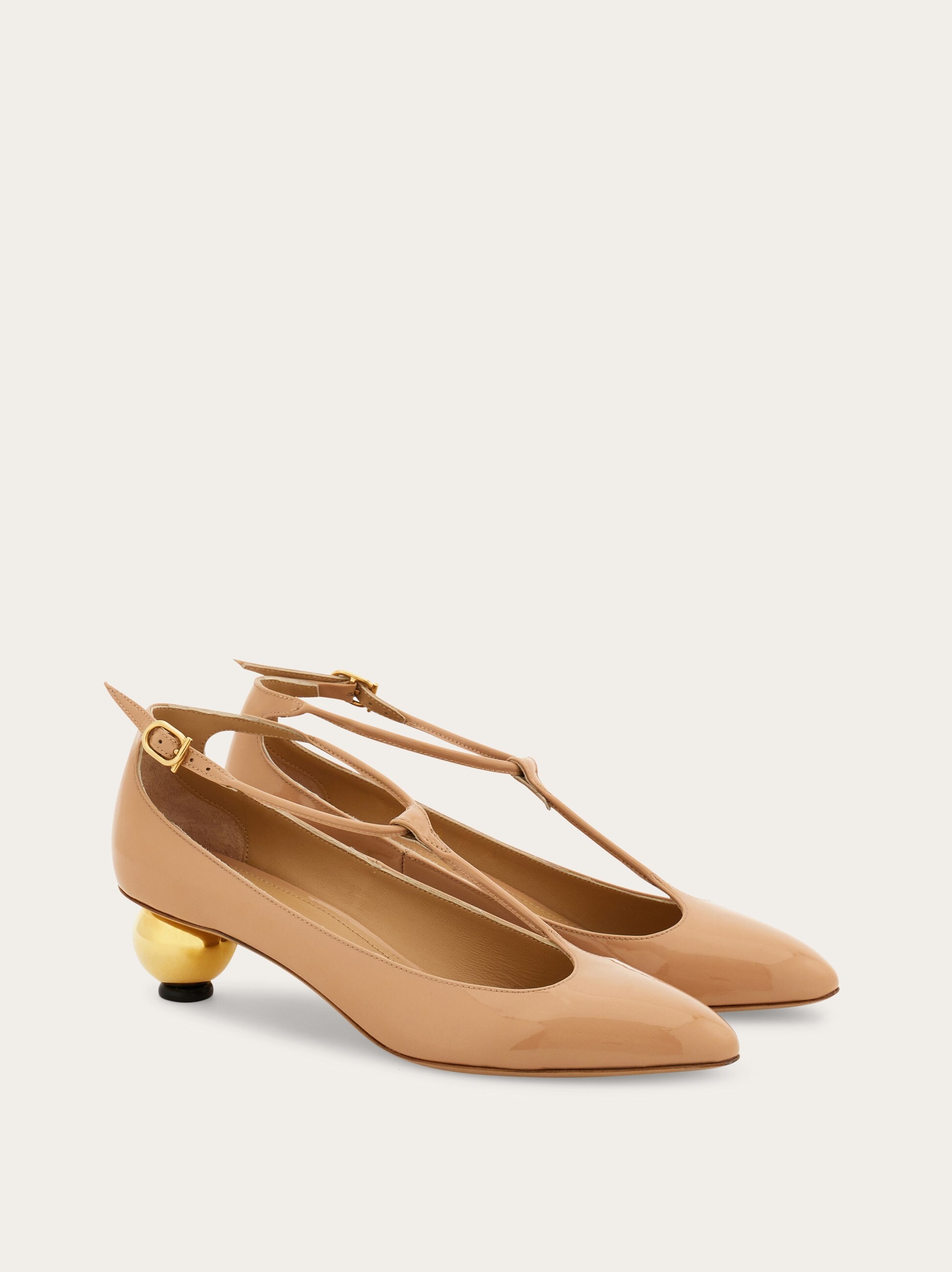 【FERRAGAMO】Spherical heel T-strap pump 784875_04_cart_r20.jpg