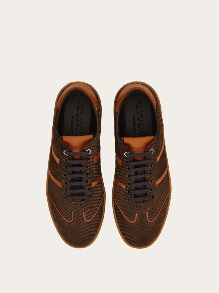 Low-top sneaker with logo Gallery image 3