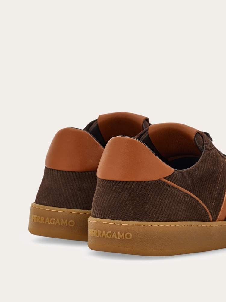 Low-top sneaker with logo Gallery image 4