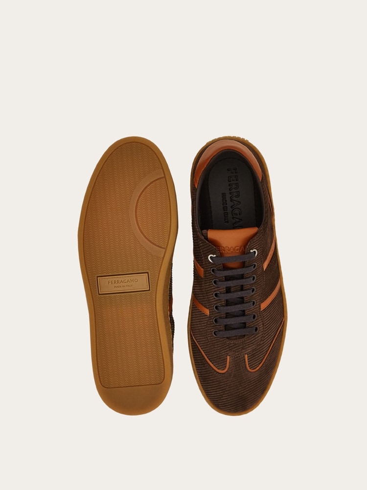 Low-top sneaker with logo Gallery image 5