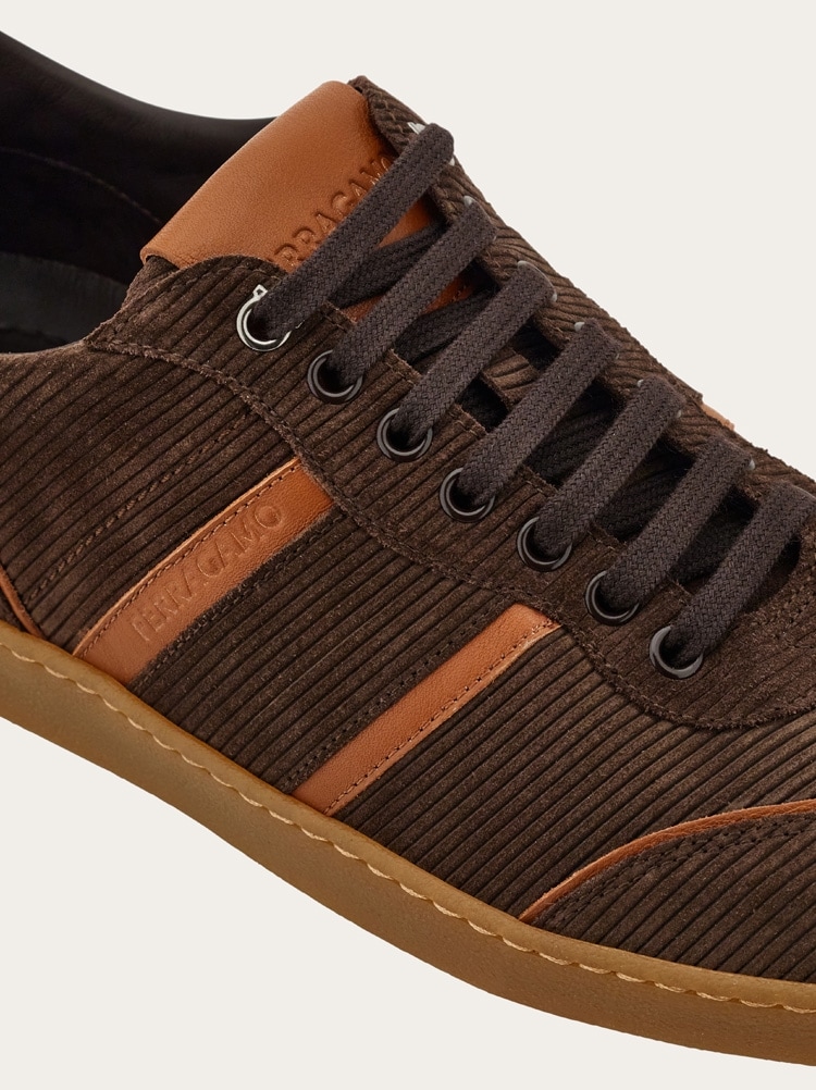 Low-top sneaker with logo Gallery image 6