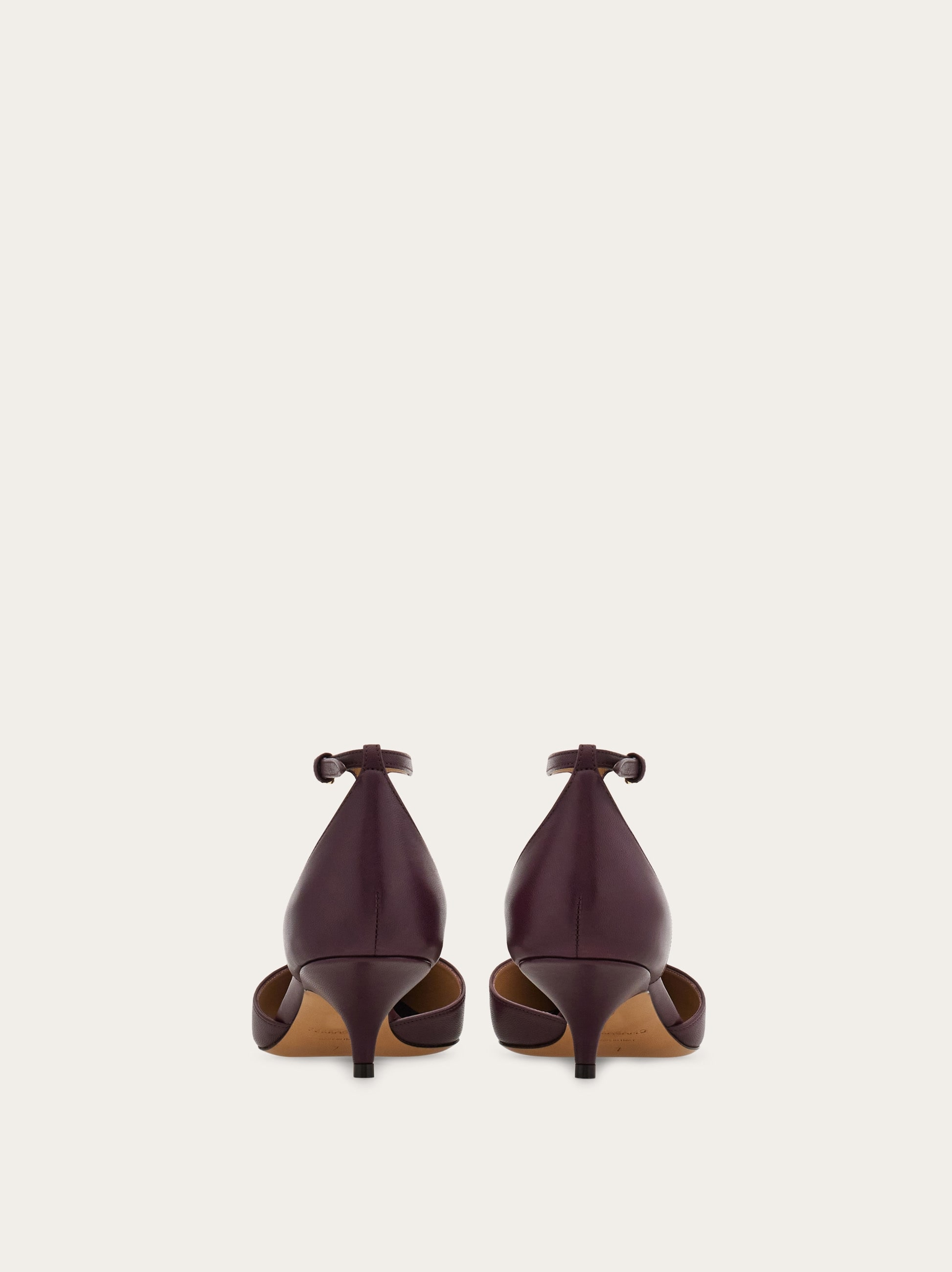 パンプス FERRAGAMO TRACI 40\nT-Strap Pump\nHEEL\n4.0\nLOW (2 - <5 Cm) F buckle T-strap pump - Women | Ferragamo