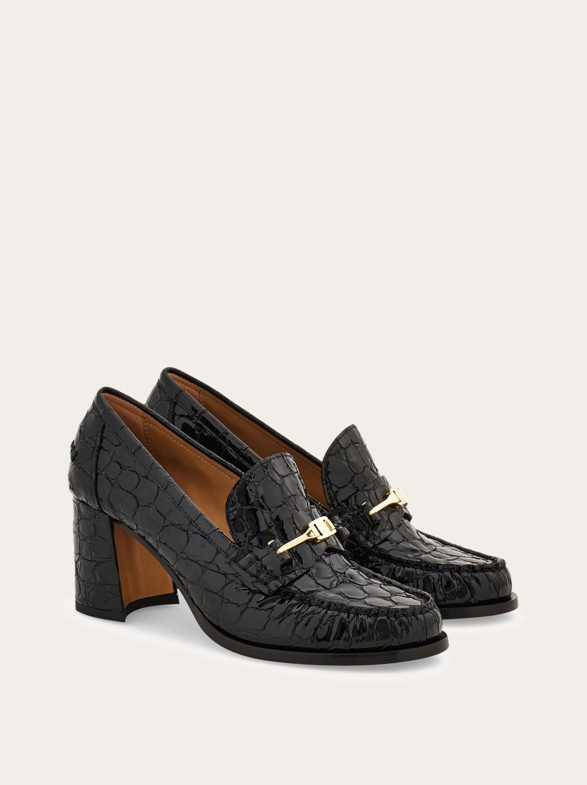 Ferragamo アイボリー ローファー　エナメル sf034872_2.jpg