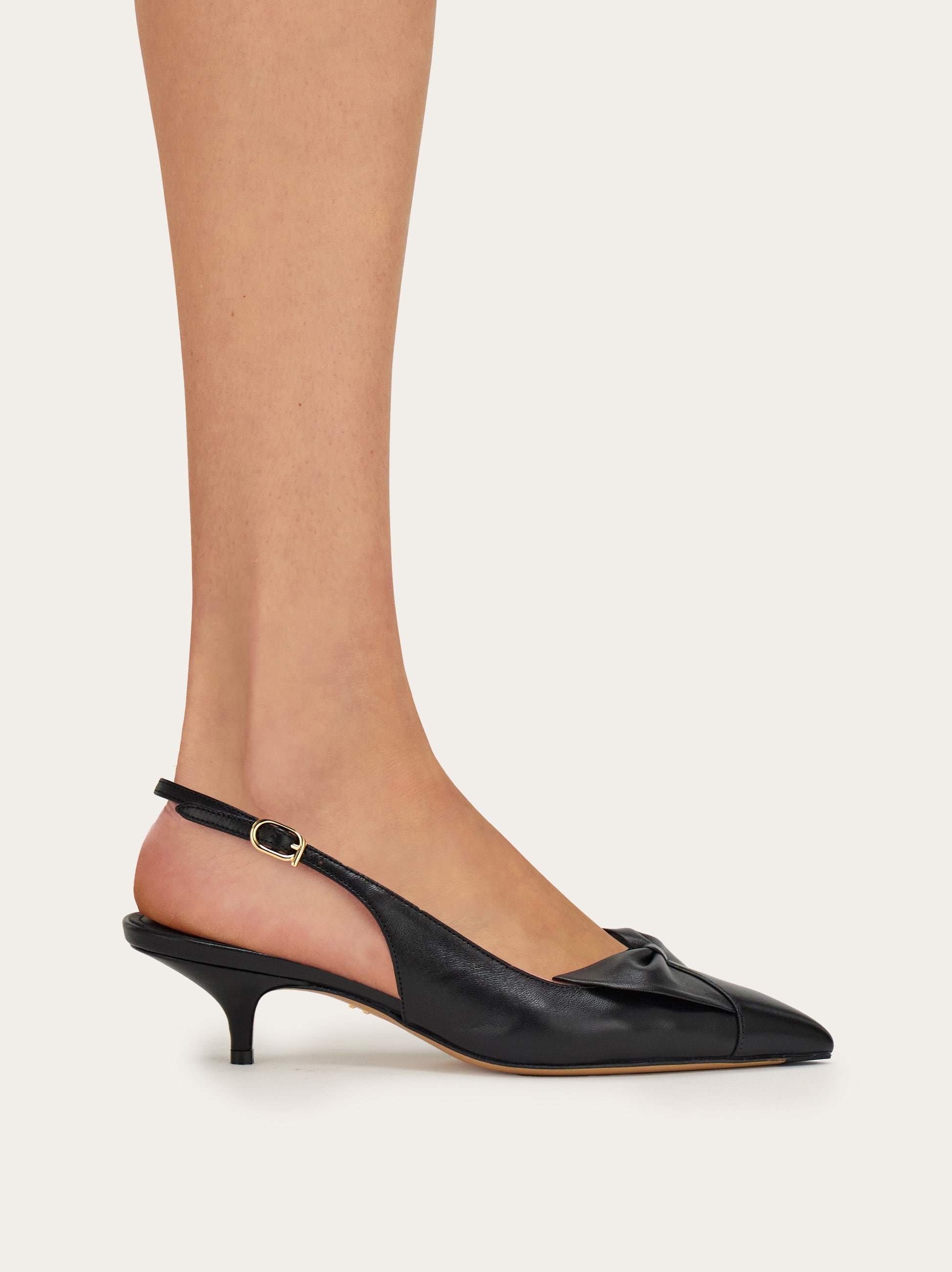 SALVATORE FERRAGAMO シャンナ ホインテットトゥ アンクルフツ 0400020571863_NERO?wid=600&hei