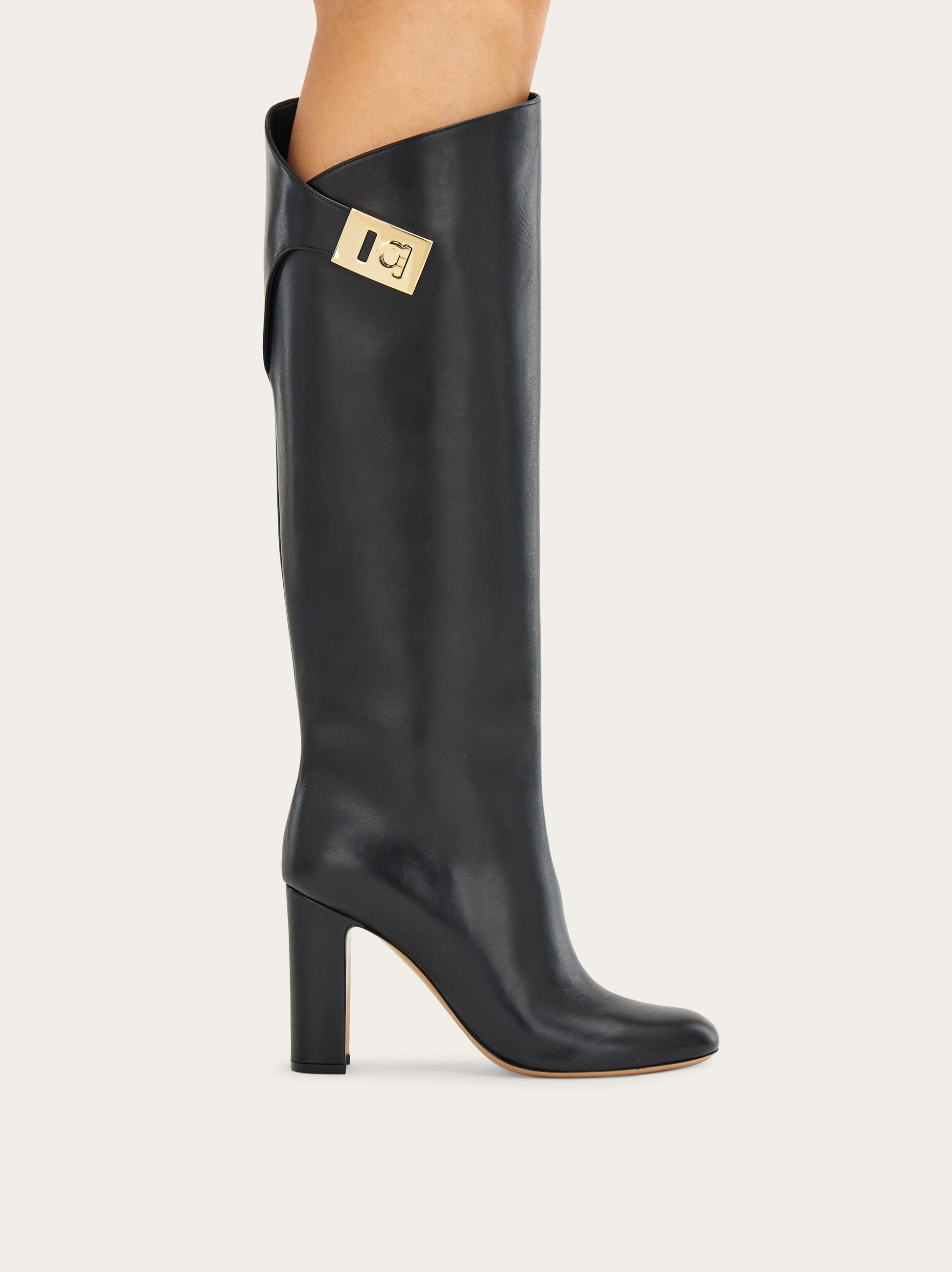 Salvatore Ferragamo バーガンディ ロングブーツ Knee high boot with Hug buckle detail - Women | Ferragamo