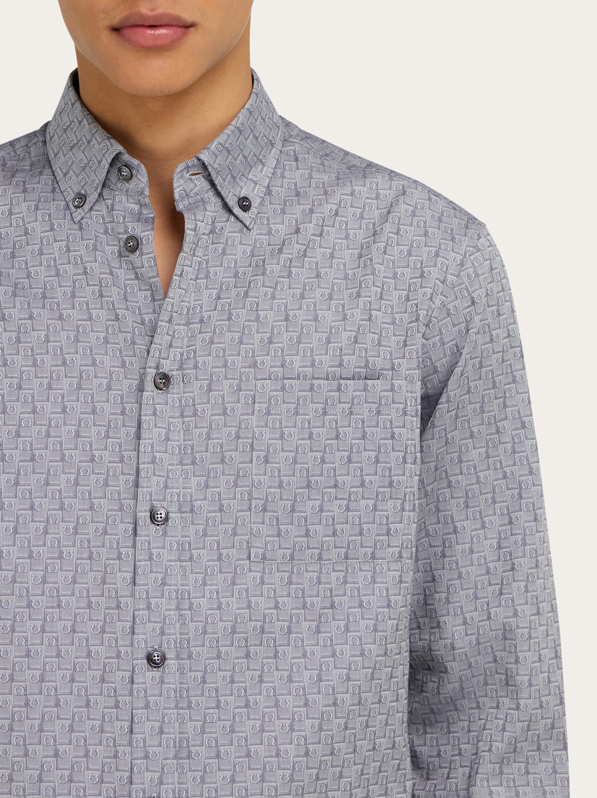 Tシャツ・カットソー FERRAGAMO SS25 Monogram shirt (781825 MASCARPONE) 780413_03_cart_r20.jpg