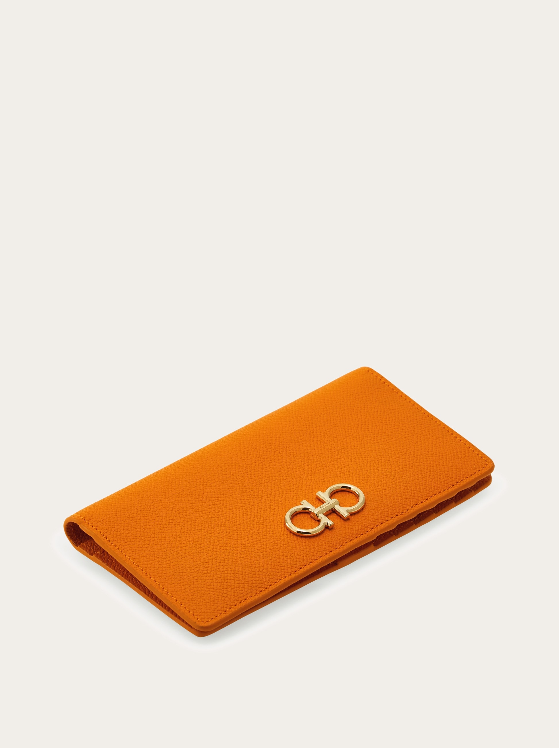 【送料&関税込】Ferragamo Wallet With Gancini Gancini wallet with ID window - Men | Ferragamo