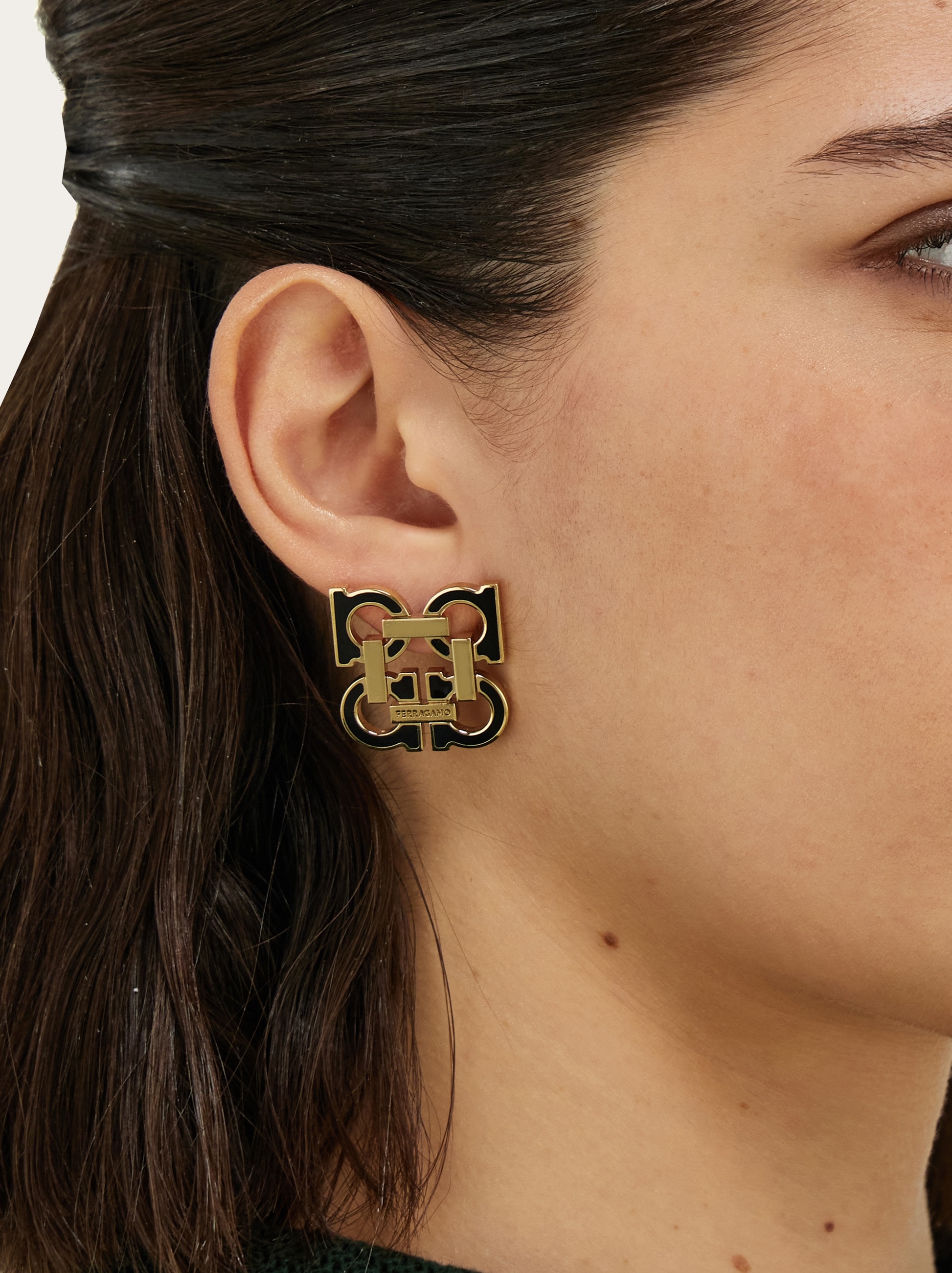 送料関税込【FERRAGAMO】FOUR GANCINI CLIP ON EARRINGS Four Gancini clip on earrings - Women | Ferragamo