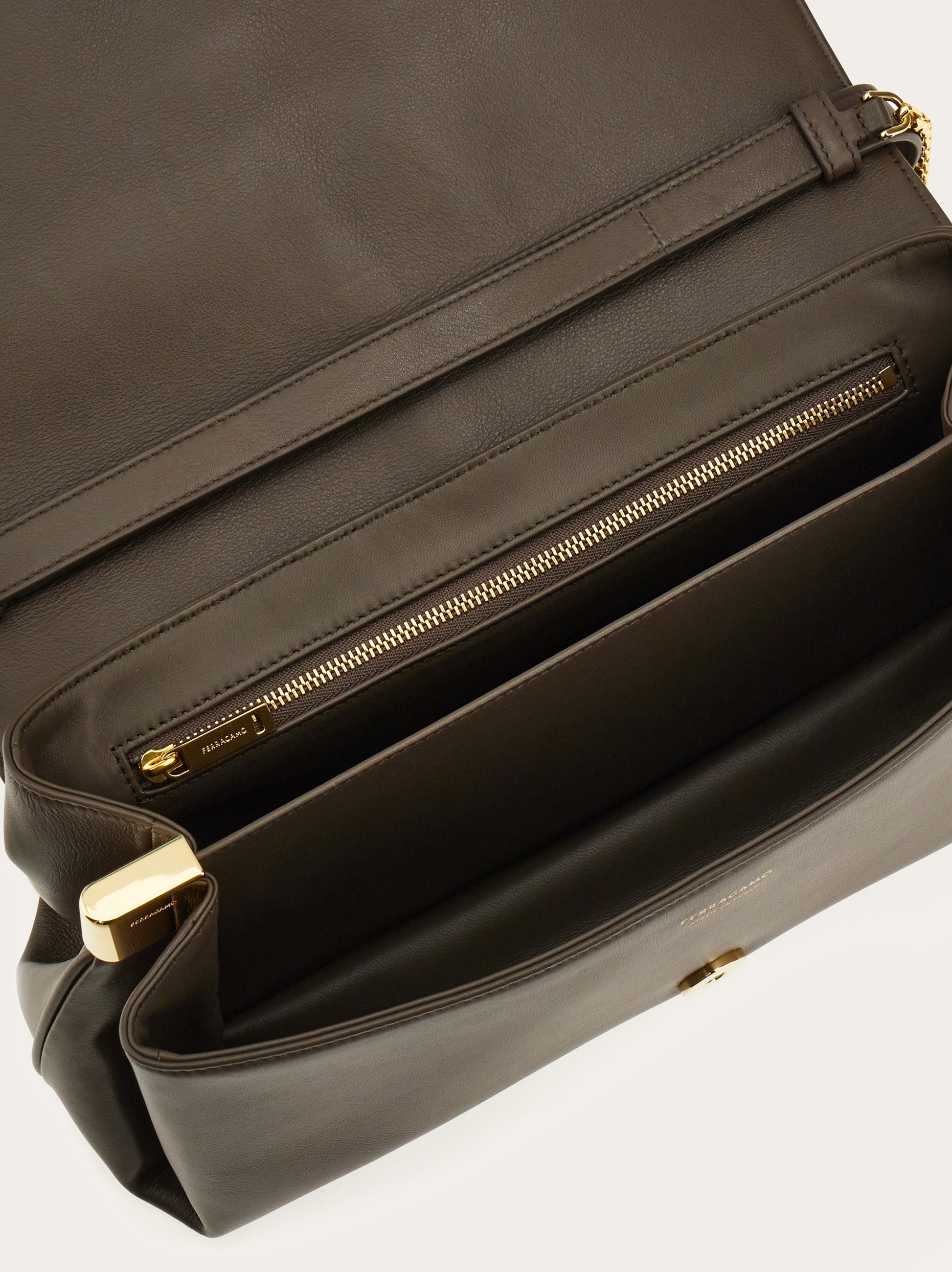 【FERRAGAMO】Front flap crossbody bag (S) Front flap crossbody bag (S) - Women | Ferragamo