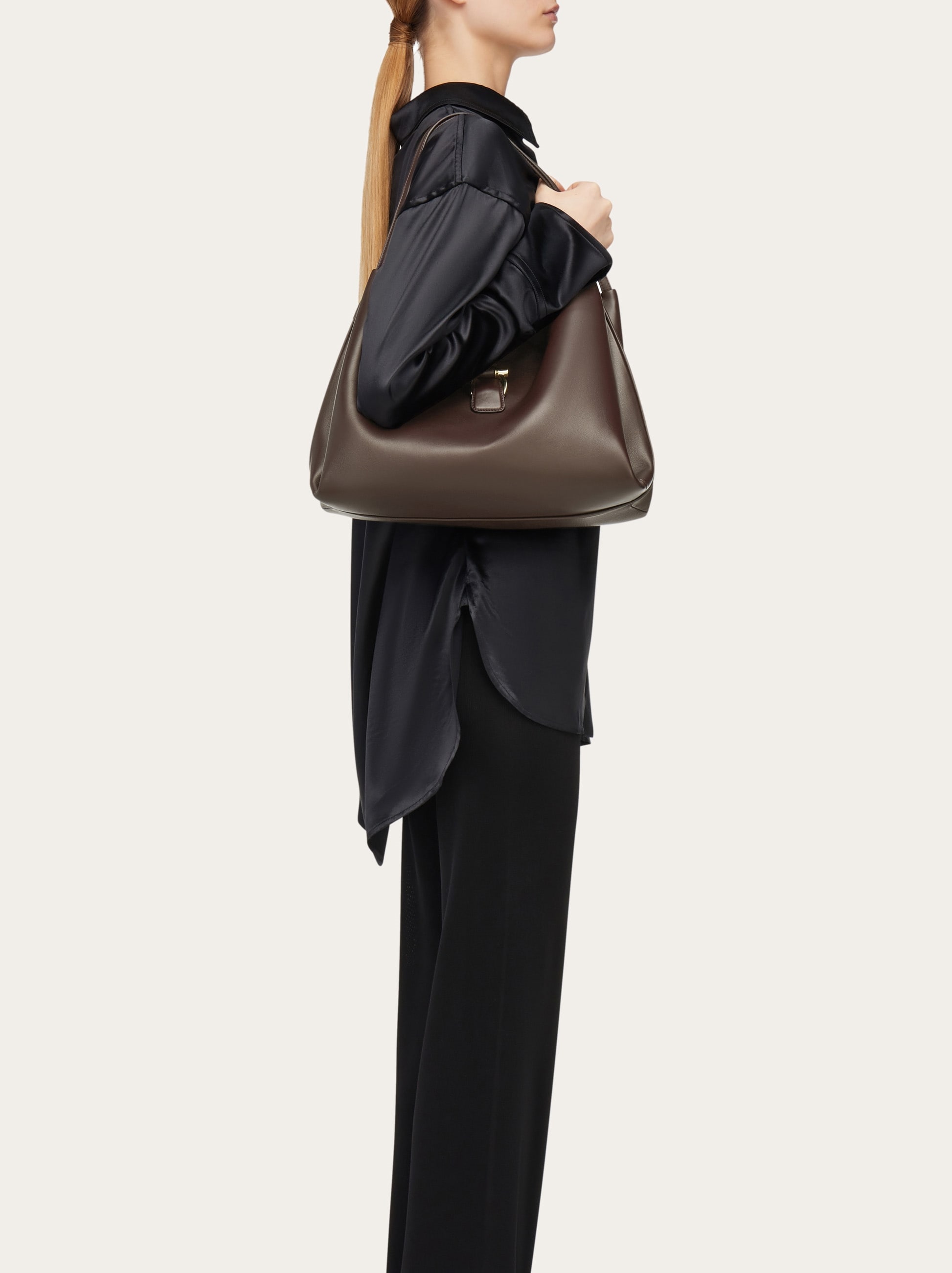 関税/送料込【FERRAGAMO】ヴァラ ボウディテール トートバッグ トートバッグ (L) - ウィメンズ | Ferragamo