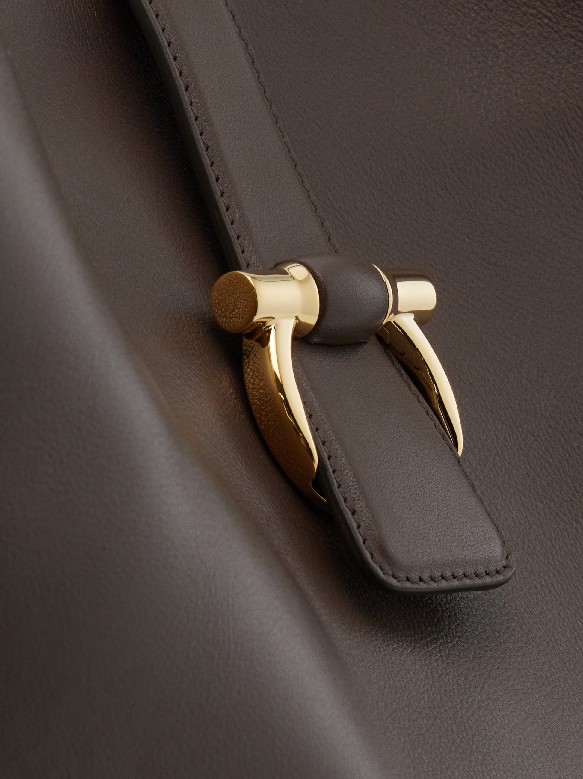 FERRAGAMO 縦長 トートバッグ (M) トートバッグ(M) - ウィメンズ | Ferragamo