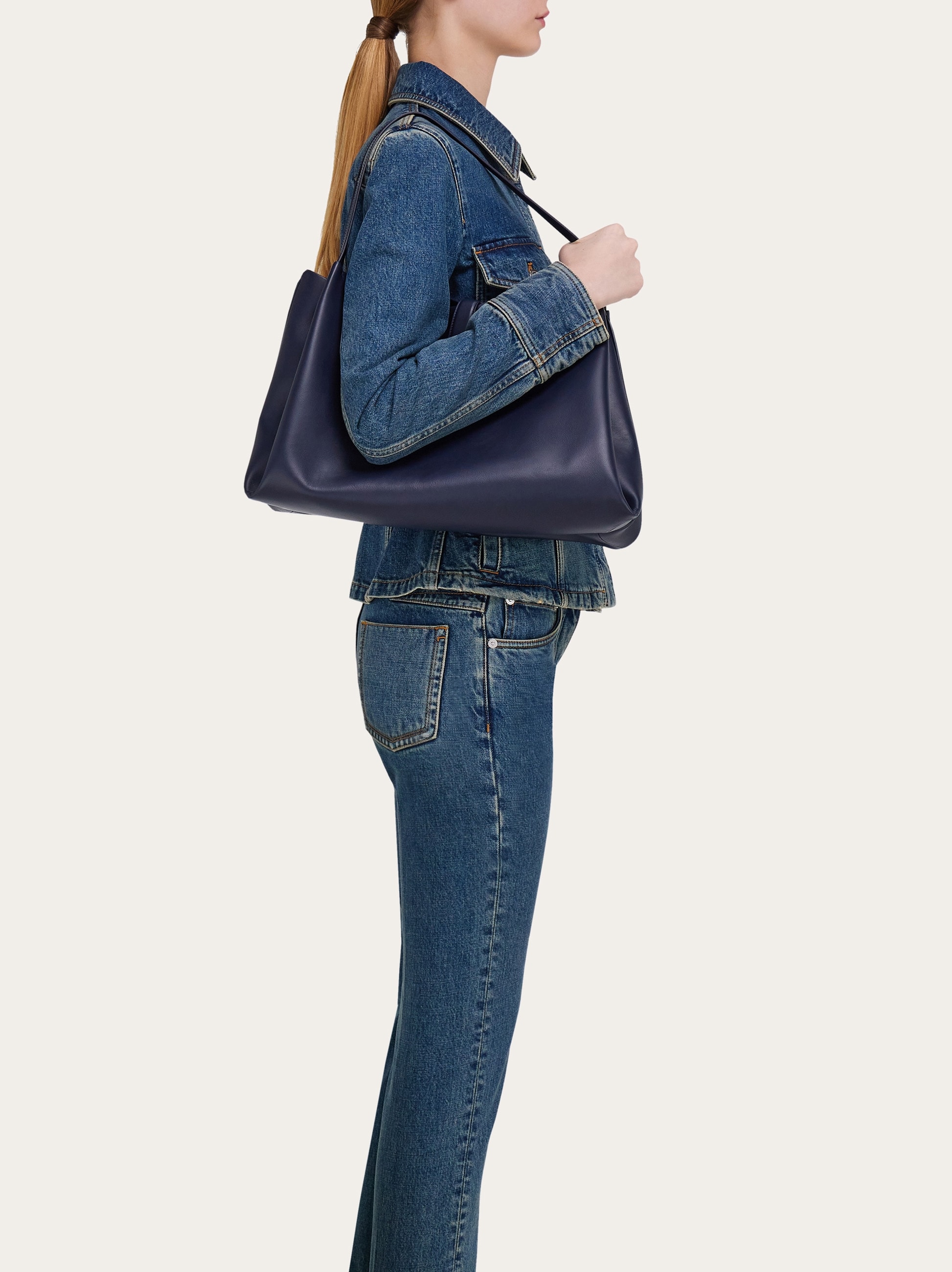 【FERRAGAMO】トートバッグ (L) トートバッグ (L) - ウィメンズ | Ferragamo