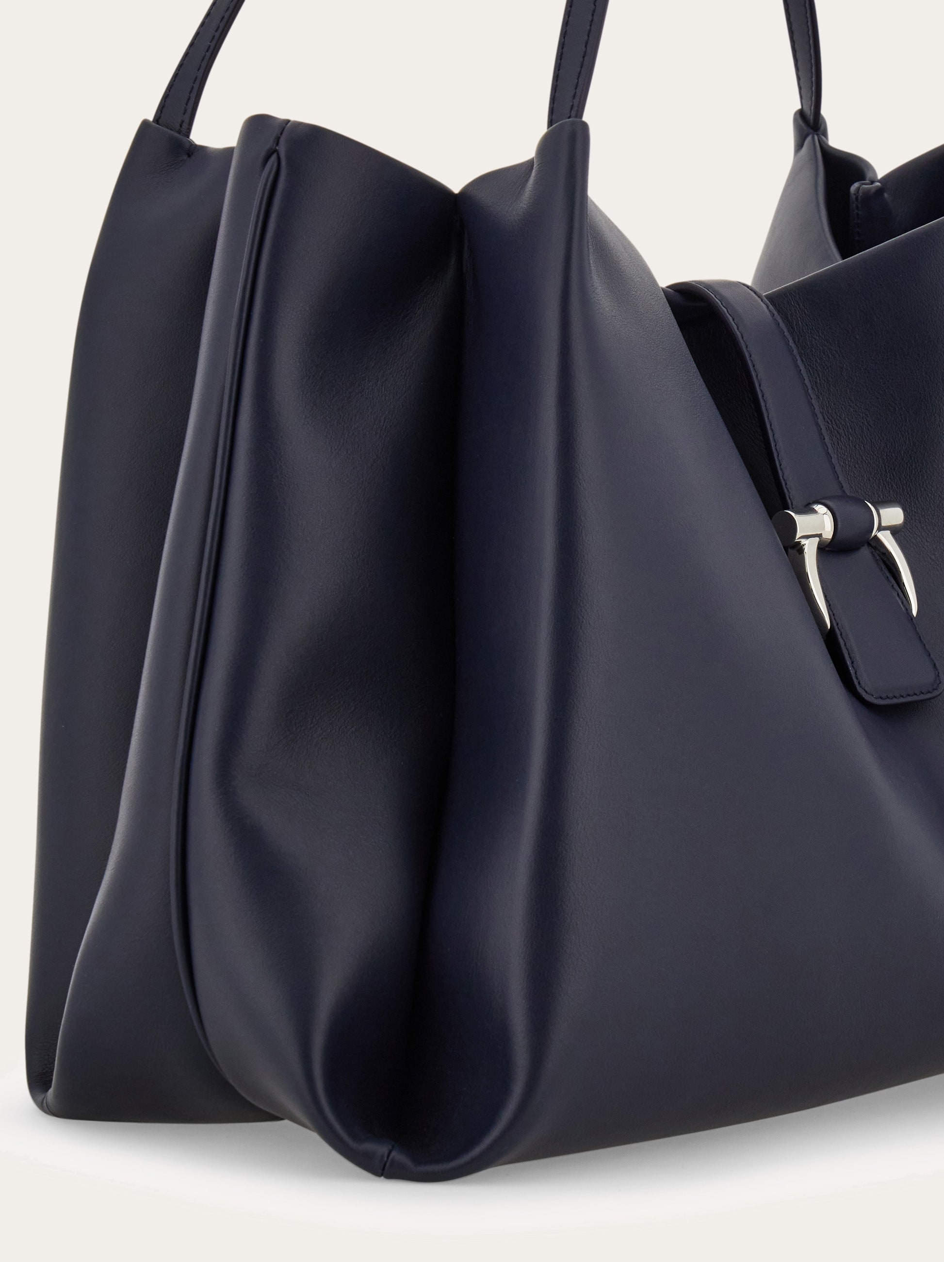 関税送料込み Ferragamo トートバッグ (L) トートバッグ (L) - ウィメンズ | Ferragamo