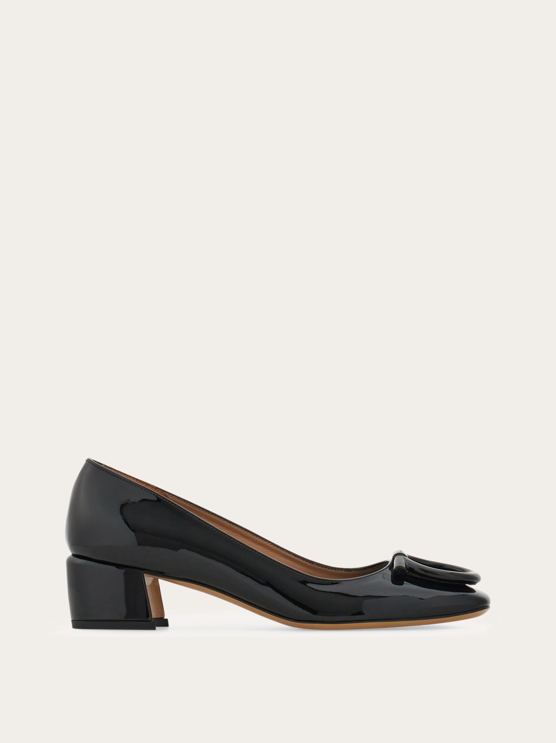 【関税&送料込】Salvatore Ferragamo Black Leather Mara Pumps Salvatore Ferragamo Black Leather Pumps w/ Side Button sz 7.5