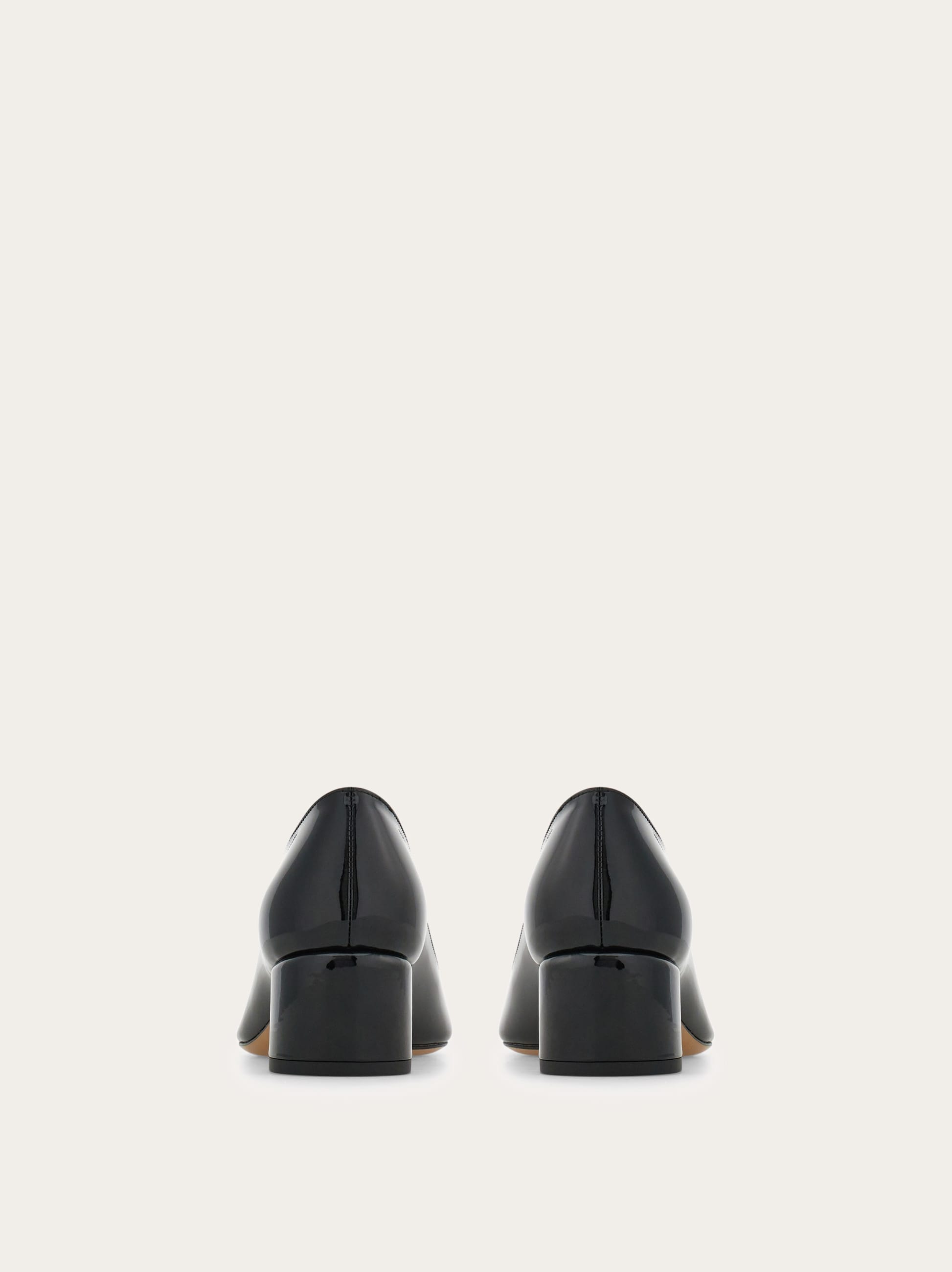 【関税&送料込】Ferragamo Pumps With Gancini Detail Dark Bar Pump with Gancini ornament - Women | Ferragamo